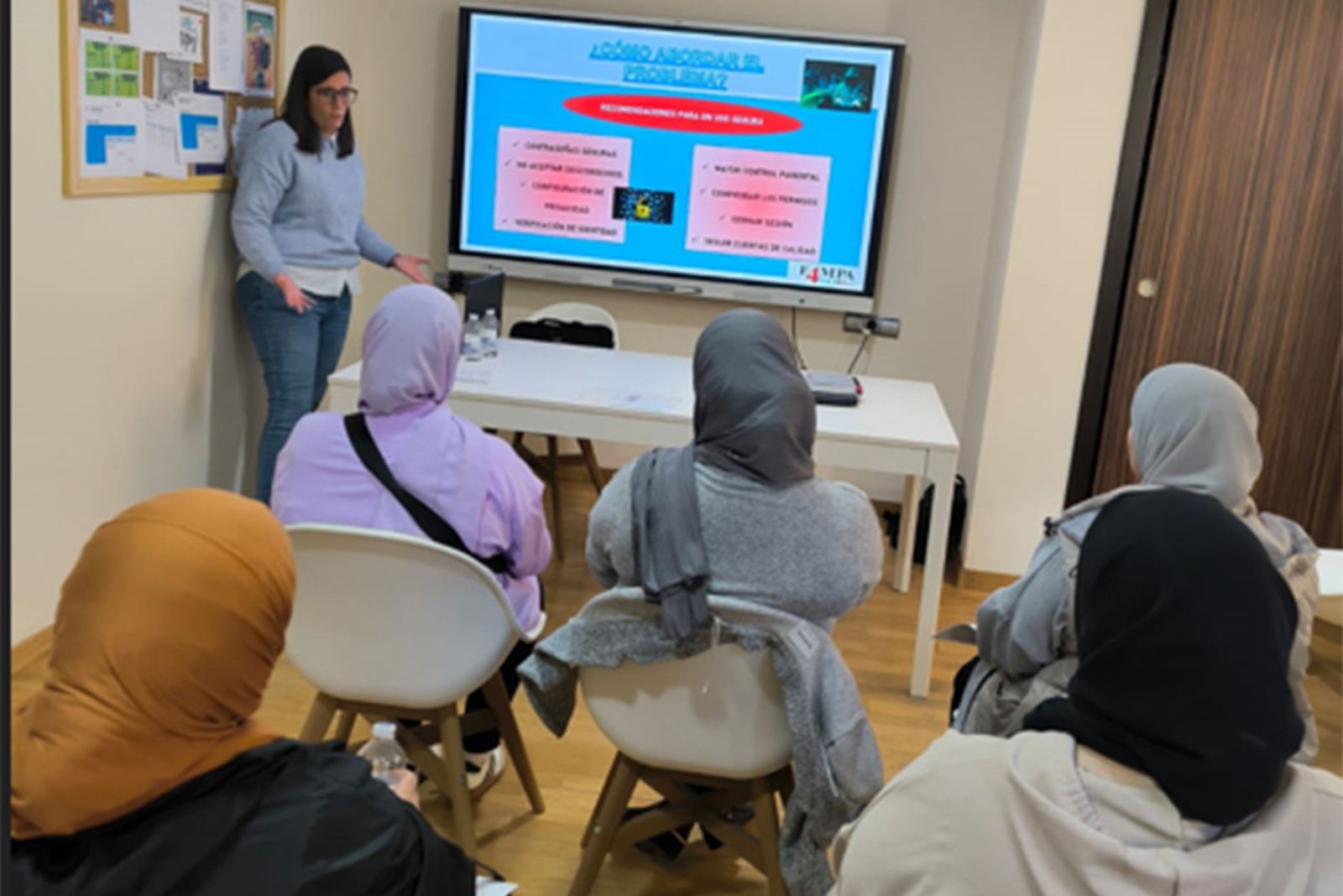 Taller organizado por Cuatro Culturas/ FOTO: CEDIDA