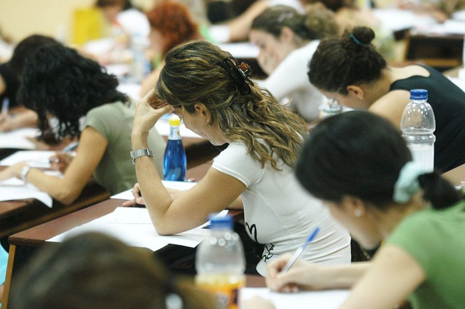 Opositores en pleno examen/FOTO REDUAN