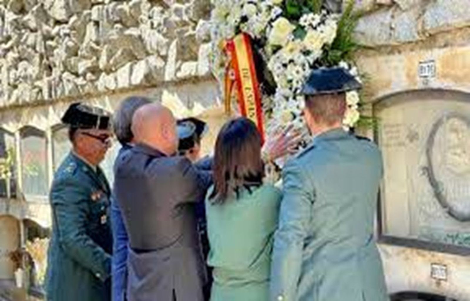 Homenaje en el Cementerio de Montjuic al General de la Guardia Civil Antonio Escobar Huerta. FOTO CEDIDA