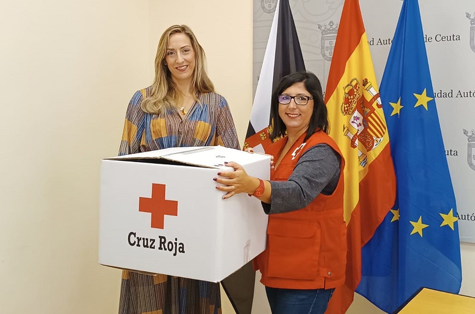 Araceli García, del ICD, e Isa Brasero, de Cruz Roja. / FOTO D. VICENTE