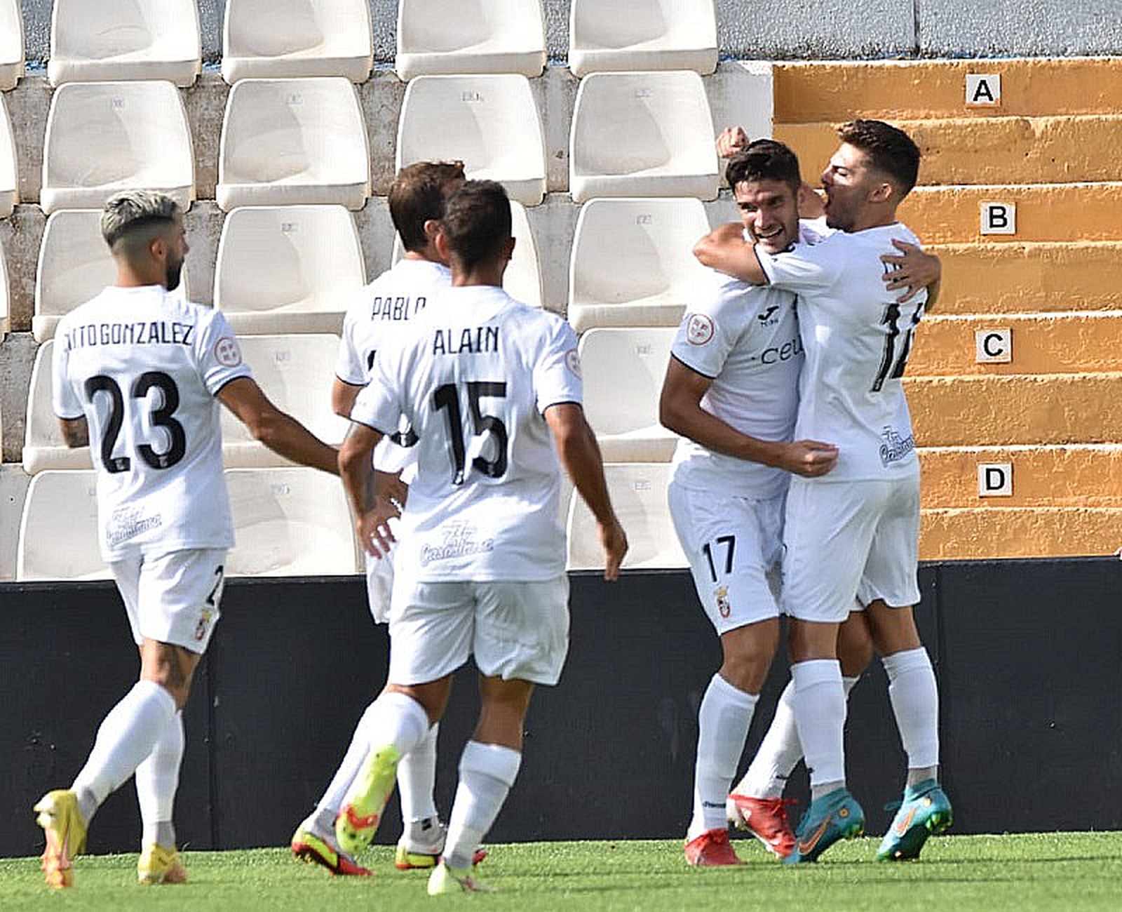 Los blancos necesitan ganar ya y dejar de lado las dudas y las malas sensaciones. / FOTO NICOL'S