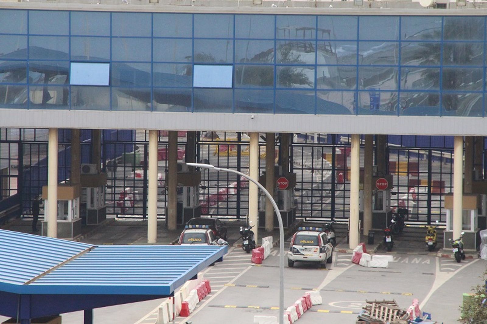 3867_4877_frontera-cerrada_003