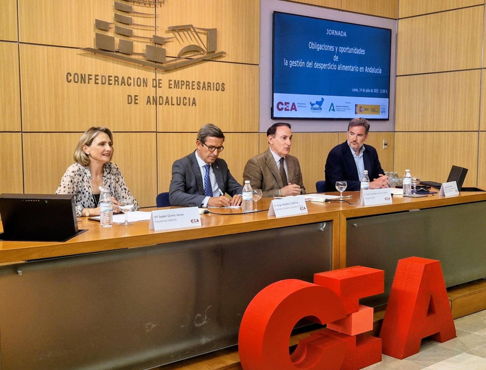 Jornadas sobre desperdicio alimentarios celebradas en la sede de la organización empresarial CEA en Sevilla este lunes/FOTO B.A.