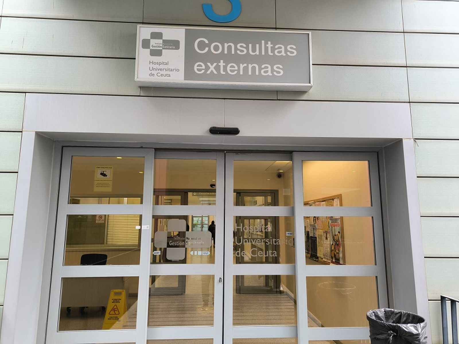 Exterior de las Consultas Externas del HUCE. / FOTO NICOL´S
