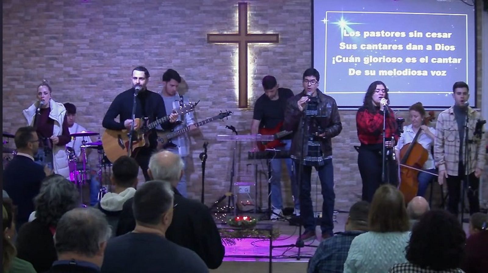 El coro de la Iglesia Evangélica ameniza una de las reuniones de la comunidad religiosa. / FOTO CEDIDA