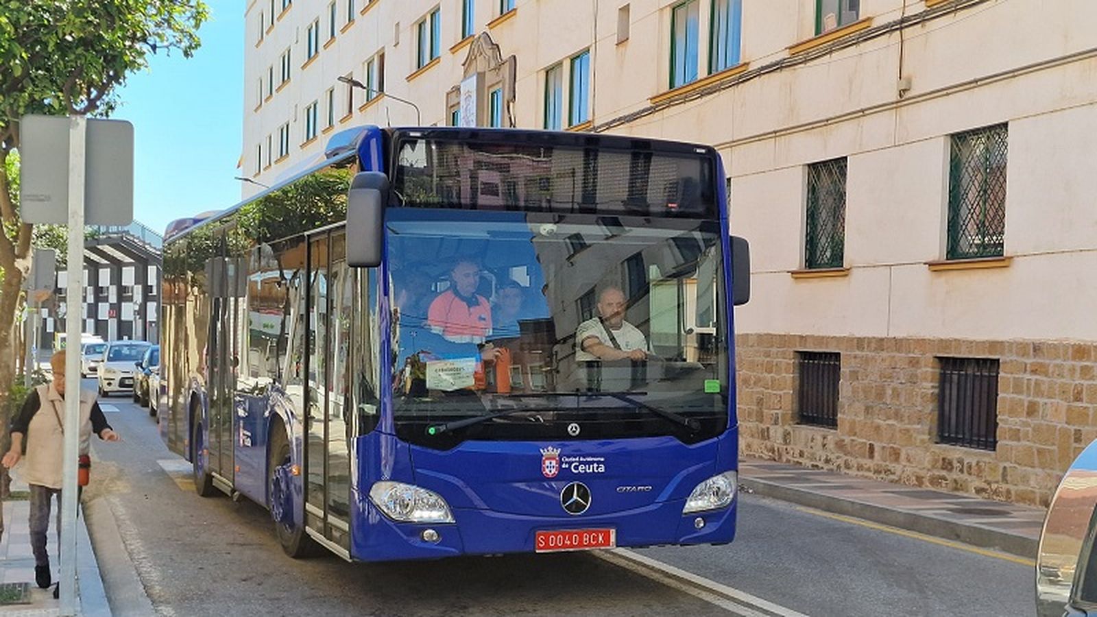 Un autobús llegando a Hadú. / FOTO EL PUEBLO