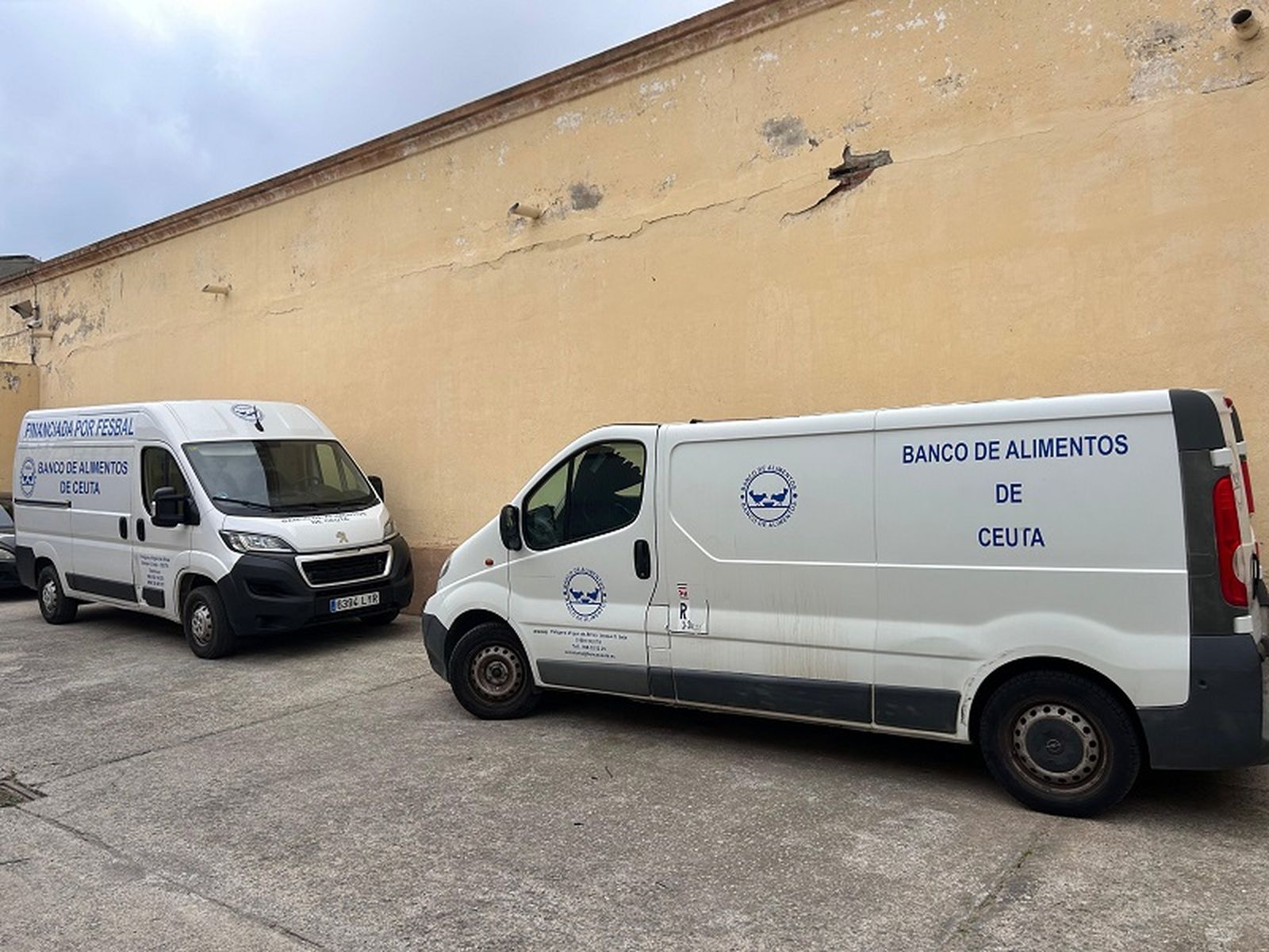 Vehículos del Banco de Alimentos de Ceuta | FOTO E.A.Z.