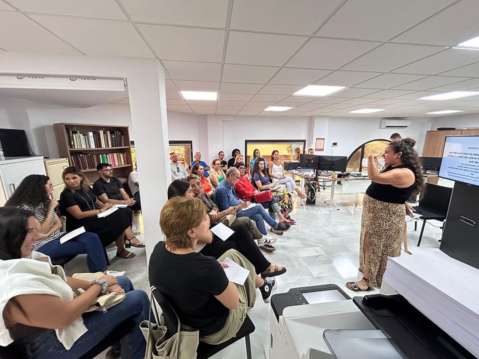 Formación para la implantación en las farmacias de puntos violetas sobre violencia de género y sexual. / FOTO E.A.Z.