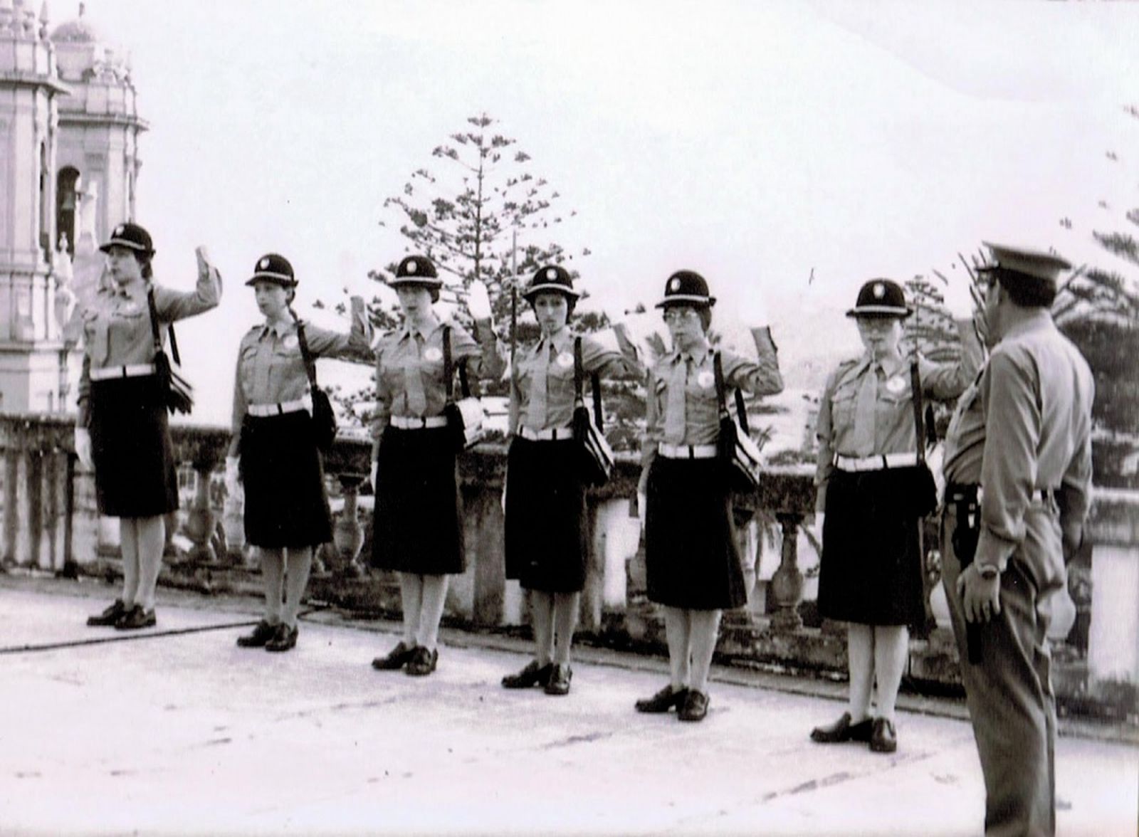 Las primeras agentes de la Policía Local de Ceuta durante su instrucción en la azotea del Ayuntamiento. / FOTO CEDIDA