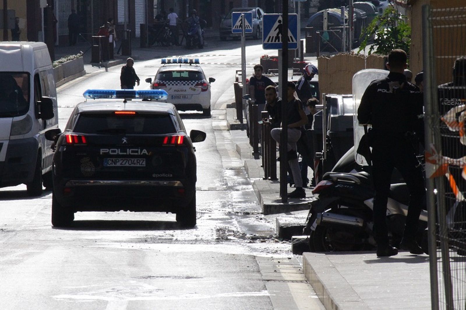 Un coche de la Policía Nacional por las calles de Ceuta. / FOTO EL PUEBLO
