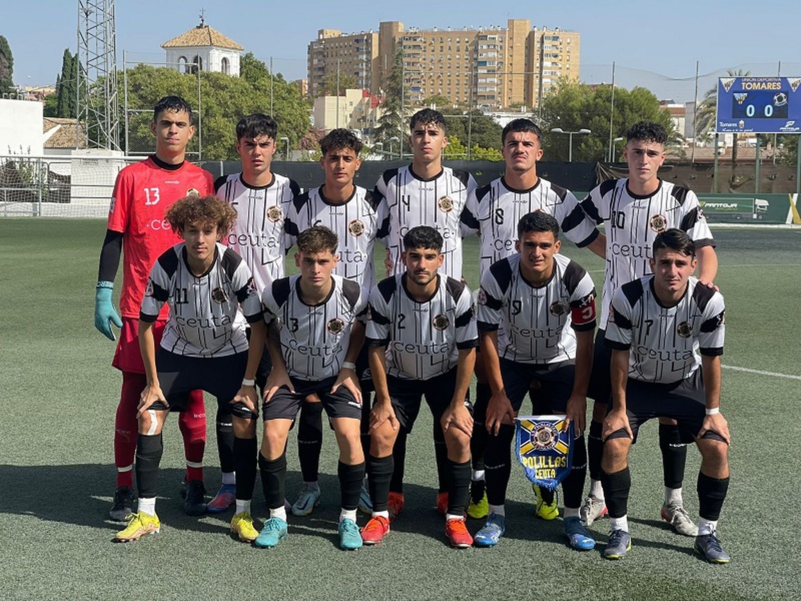 El once inicial ceutí, este domingo en el Municipal San Sebastián de Tomares. / FOTO CEDIDA