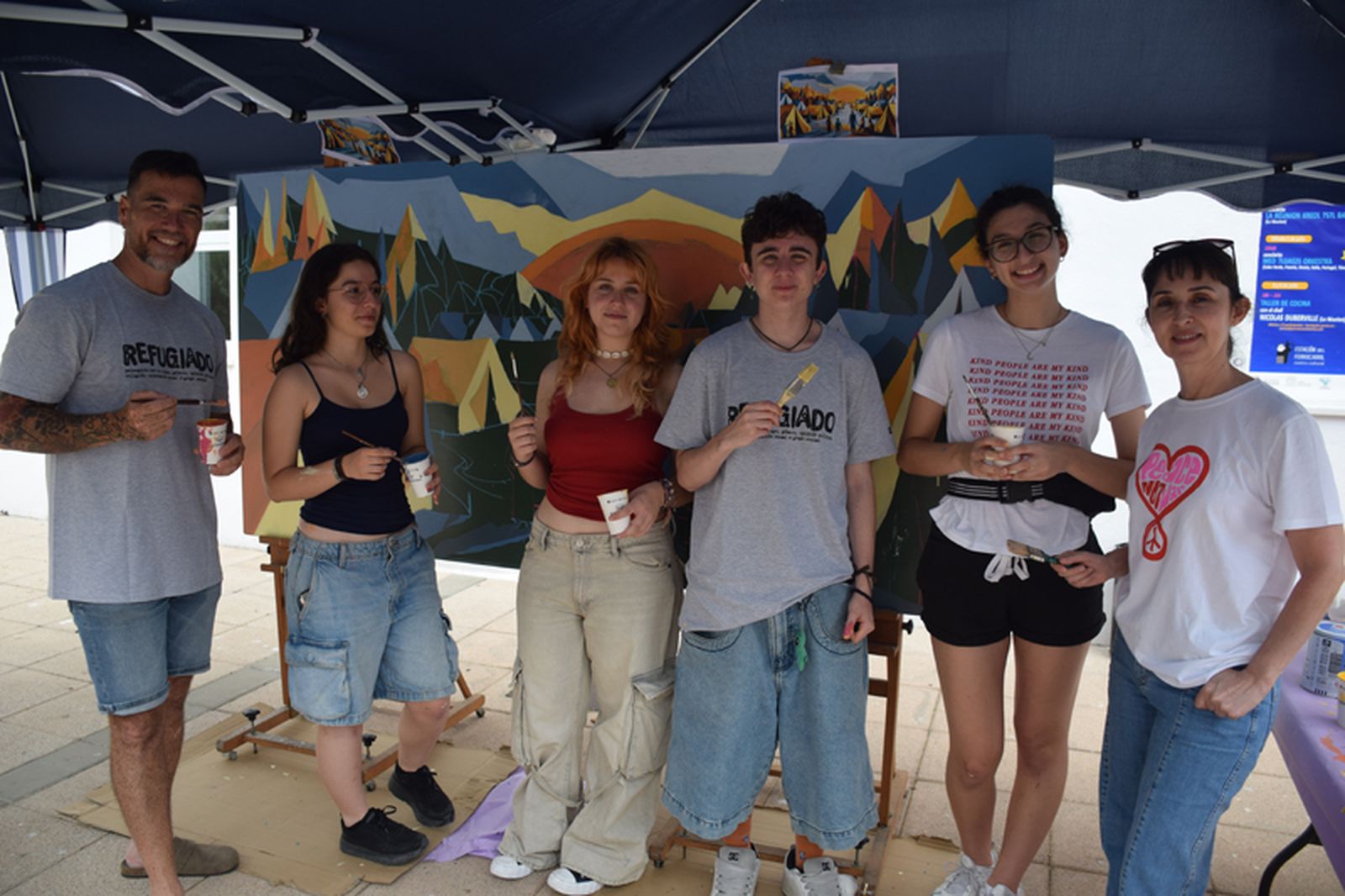 Profesores y voluntarios de la Escuela de Arte. / FOTO NICOL´S