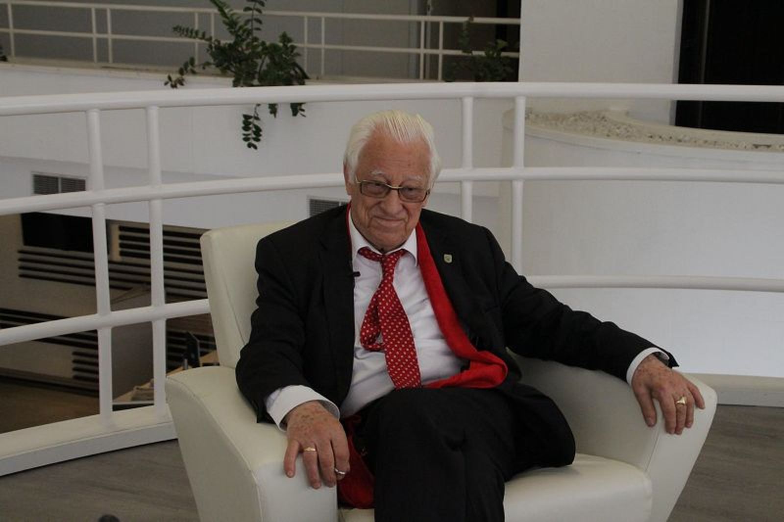 El padre Ángel durante la entrevista con El Pueblo. / FOTO REDUAN