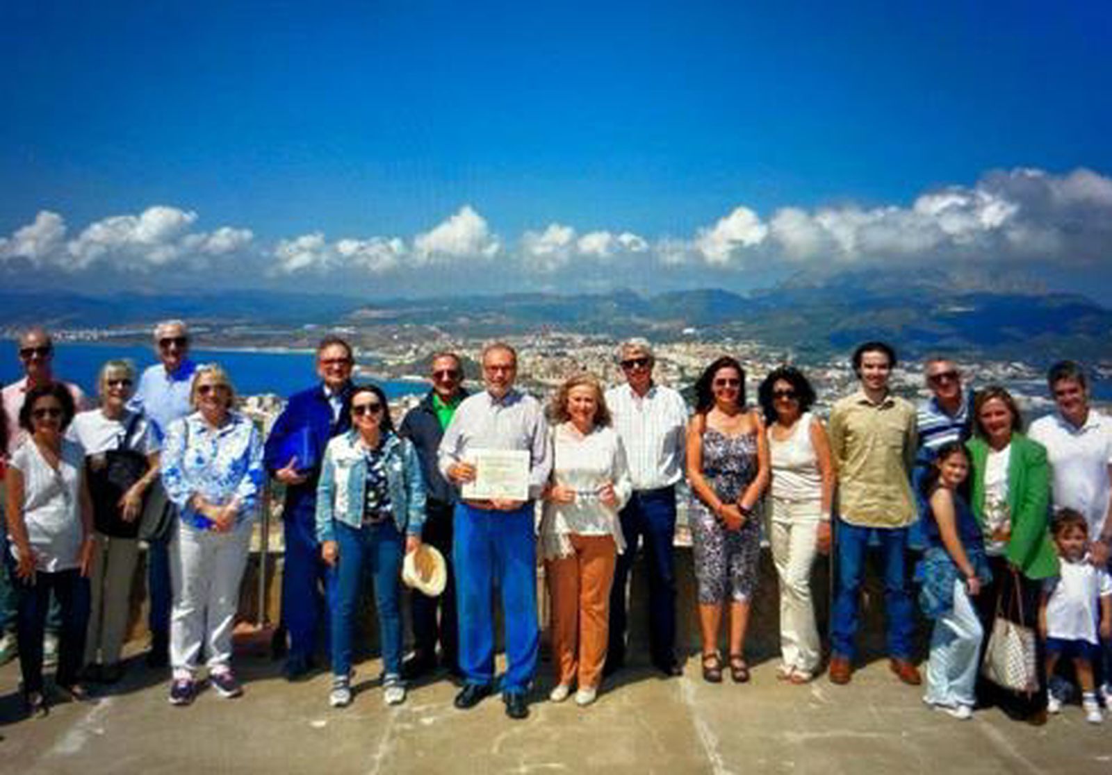 El grupo de rotarios durante su visita al Hacho. / FOTO CEDIDA