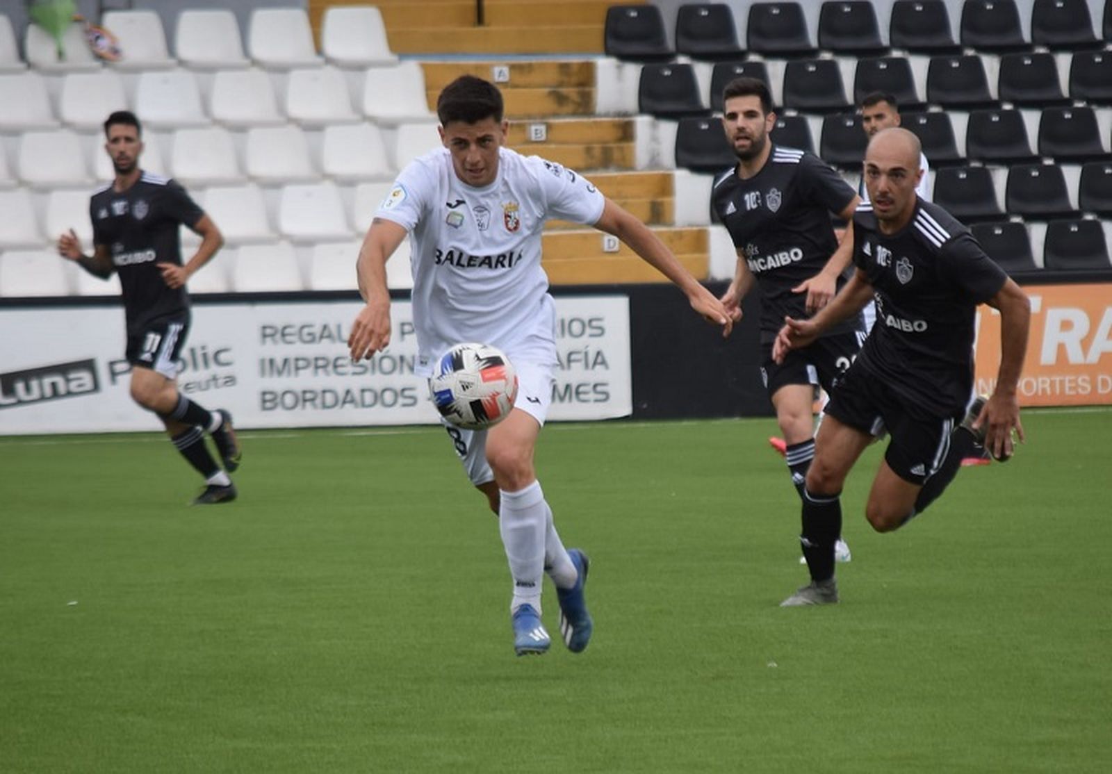 La última vez que ambos equipos se enfrentaron fue en Tercera División. / FOTO ARCHIVO