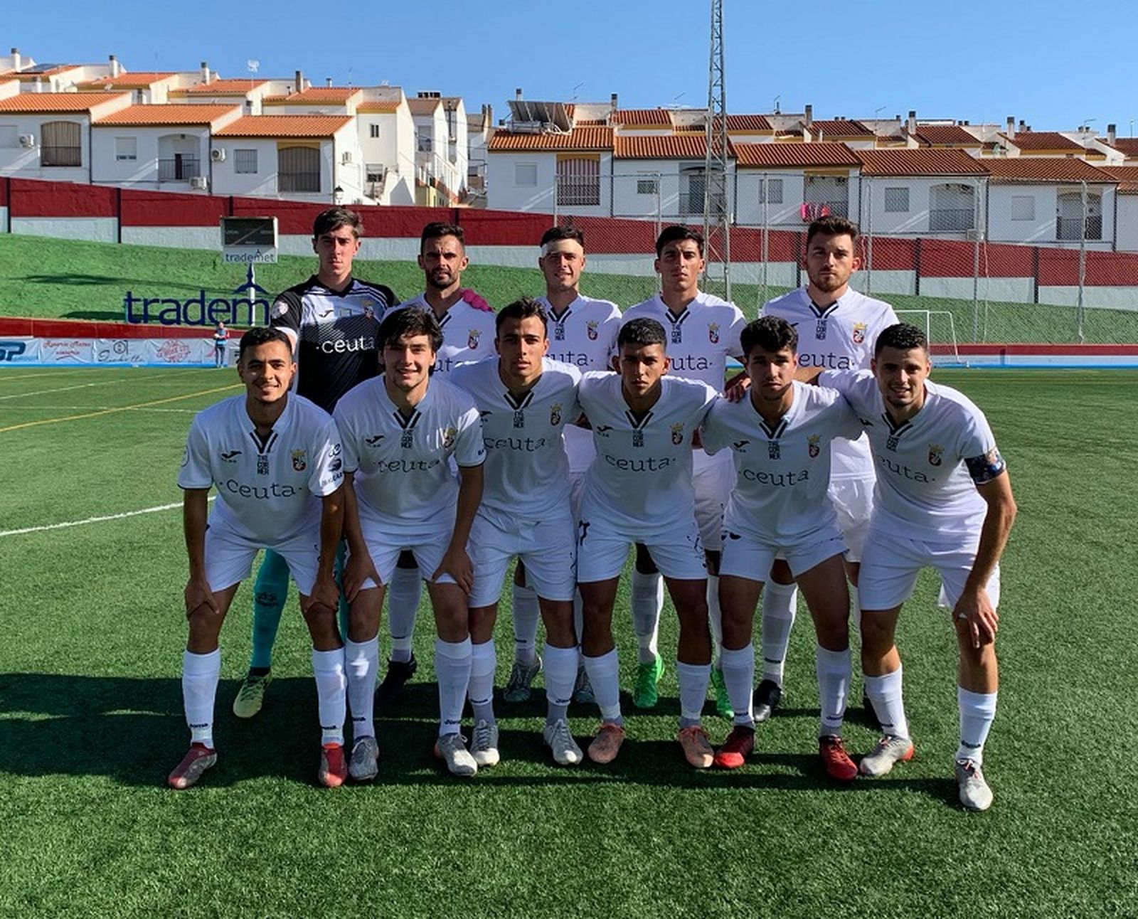Los ‘cachorros’, este sábado en Espiel. / FOTO AD CEUTA FC