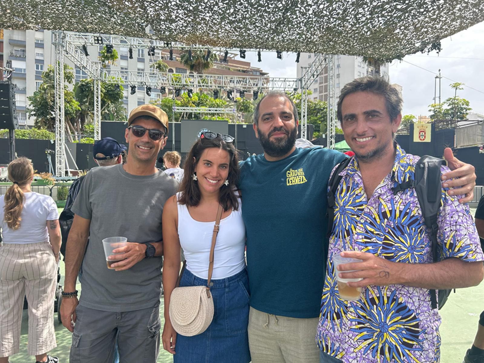 Fran García -en el extremo derecho- posa junto a sus amigos en el Caballa Rock 2025. / FOTO G.S.