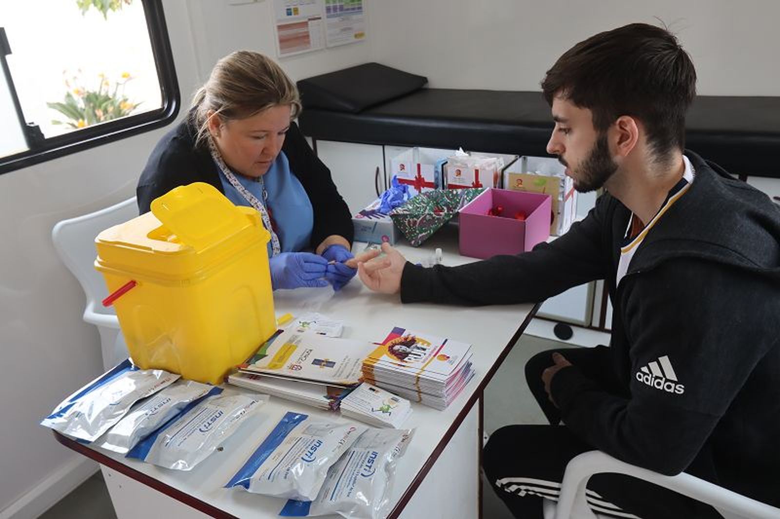 ‘La Rule’ se encarga de asesorar sobre la prevención de ITS, así como facilitar las pruebas diagnóstico. / FOTO E.P.