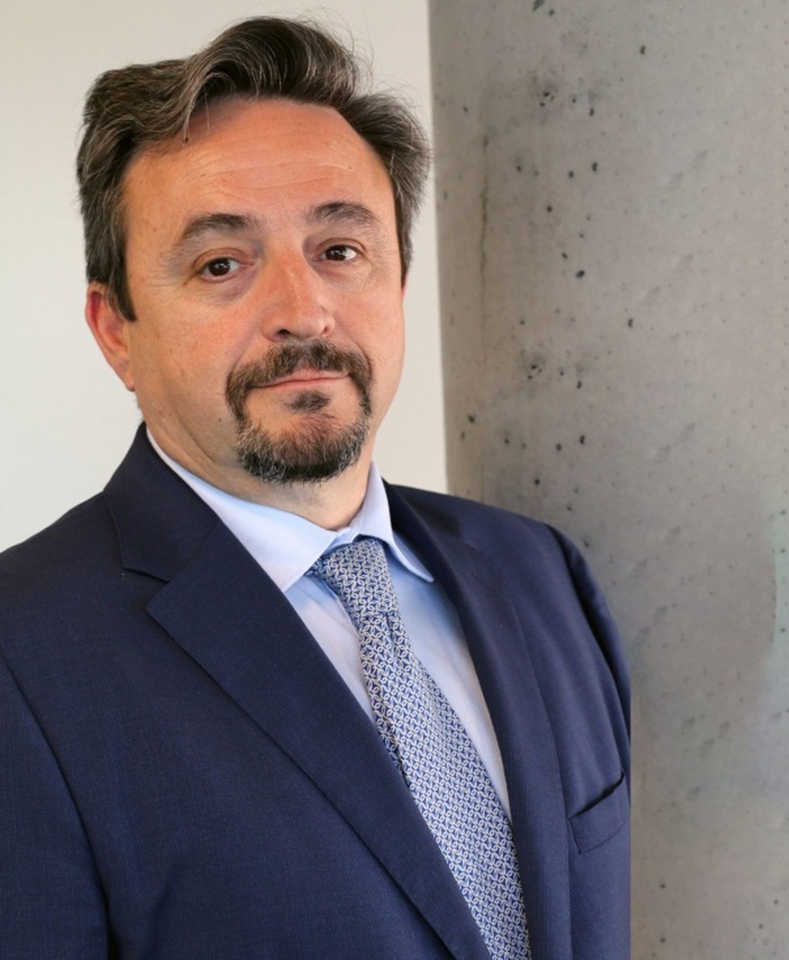 El director gerente de FUNDAE, Antonio de Luis, pone de manifiesto que “el éxito empresarial pasa por invertir en formación continua y aprovechar los recursos disponibles”. / FOTO CEDIDA