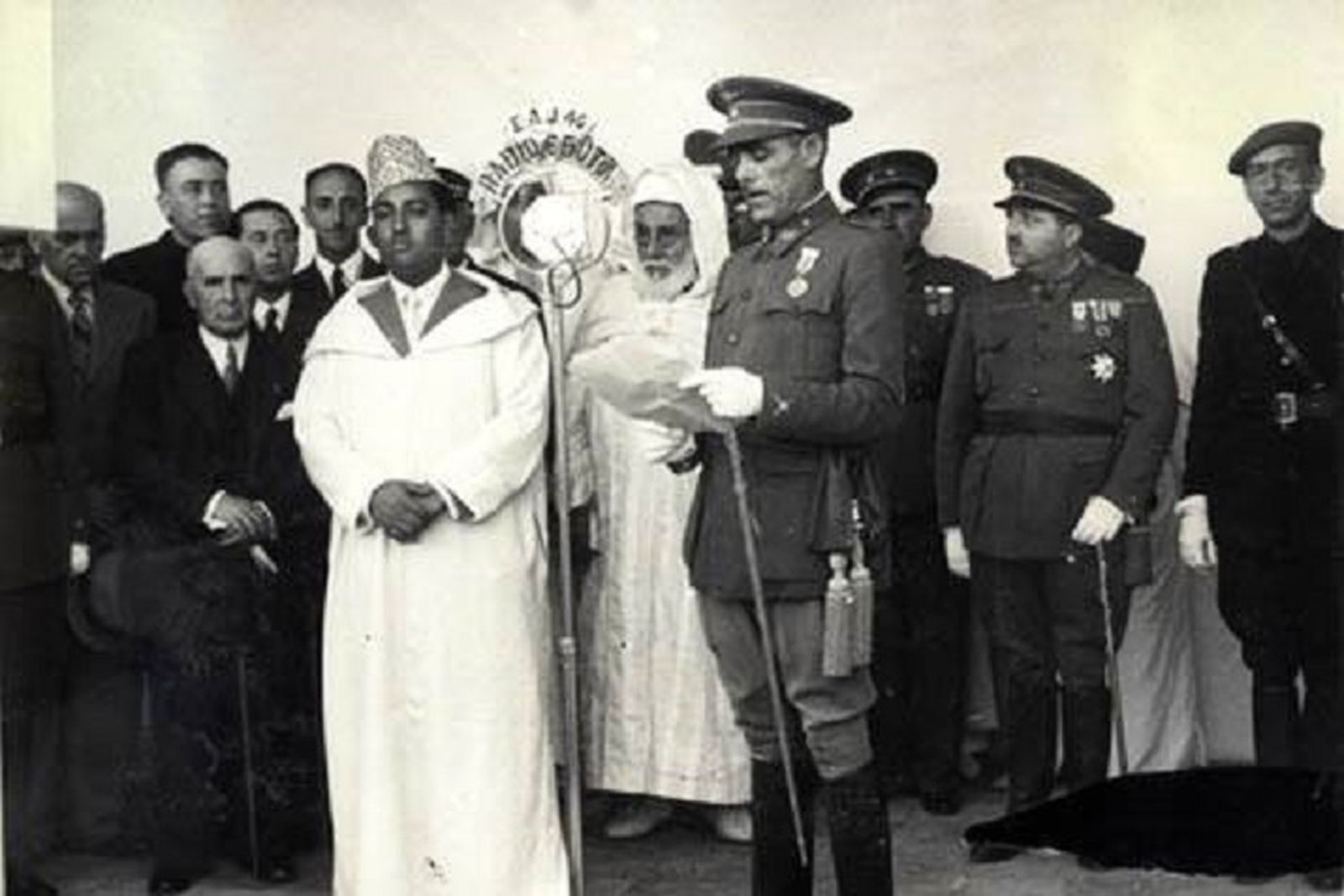 Discursos de las autoridades.