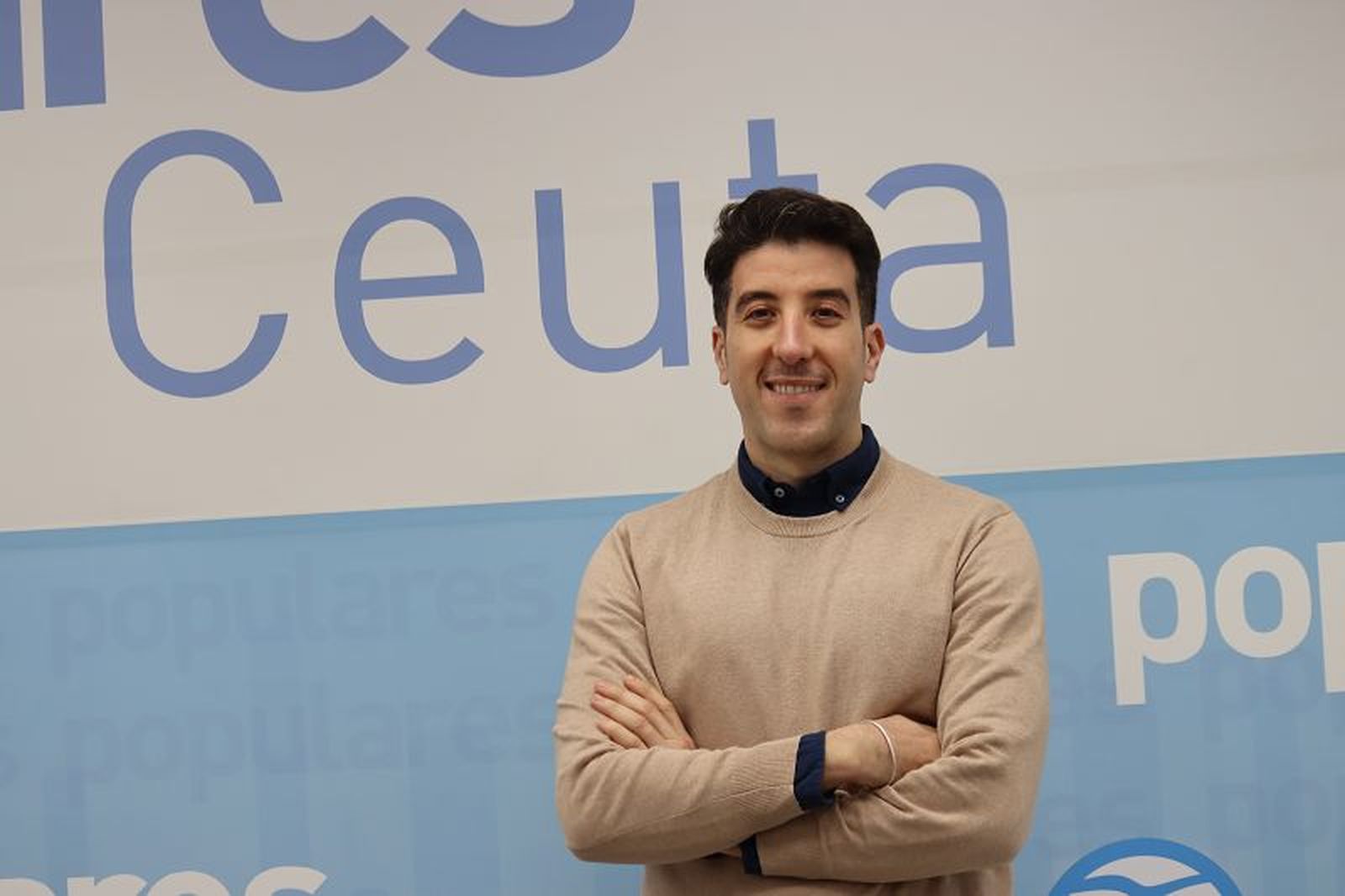 El médico ceutí acusado de agresión sexual, Faisal Hamed, en la sede del PP en una foto de archivo. / FOTO EL PUEBLO