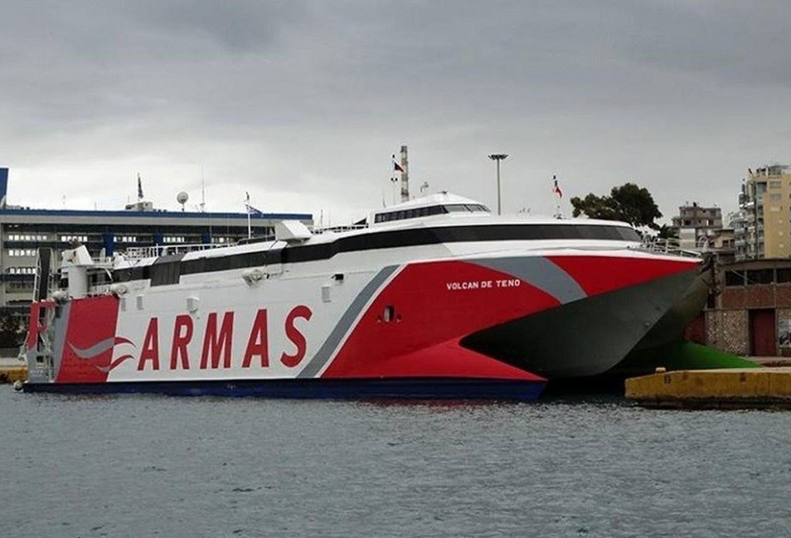 Un ferri de Naviera Armas, atracado en el puerto de Algeciras. / FOTO EL PUEBLO