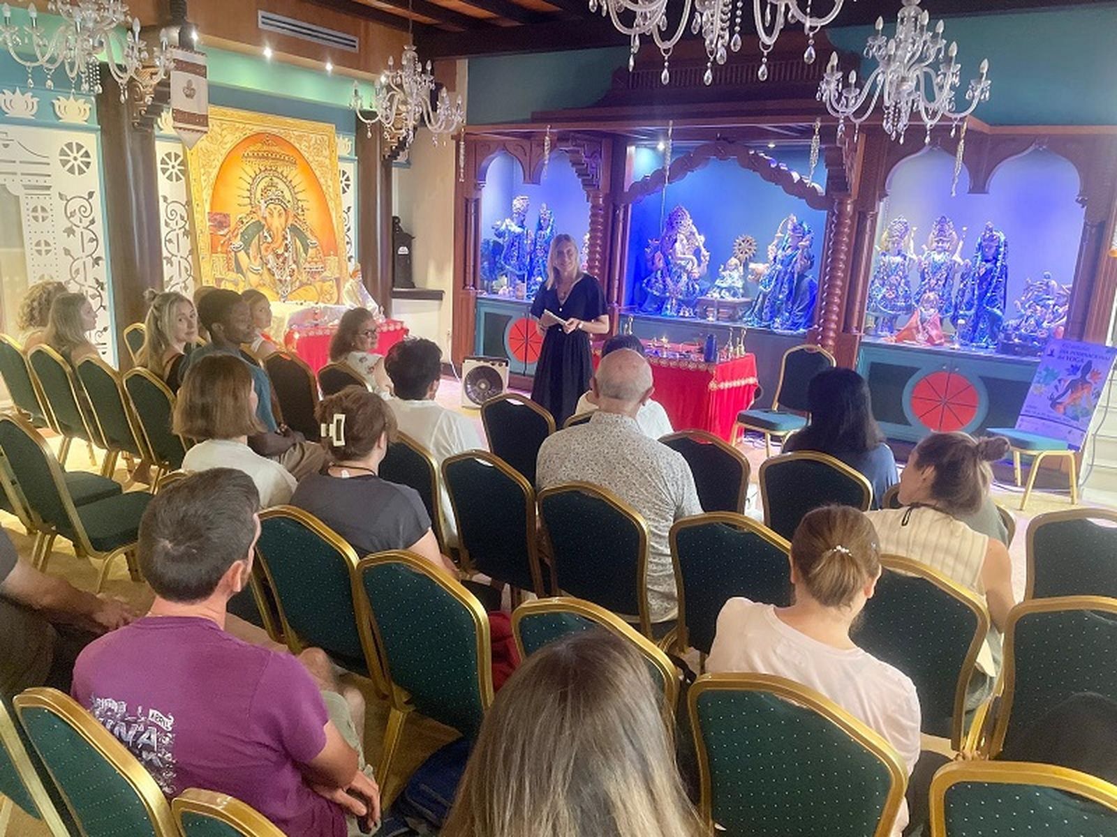 María Forconesi durante la charla sobre la ética del yoga. / FOTO REDUAN