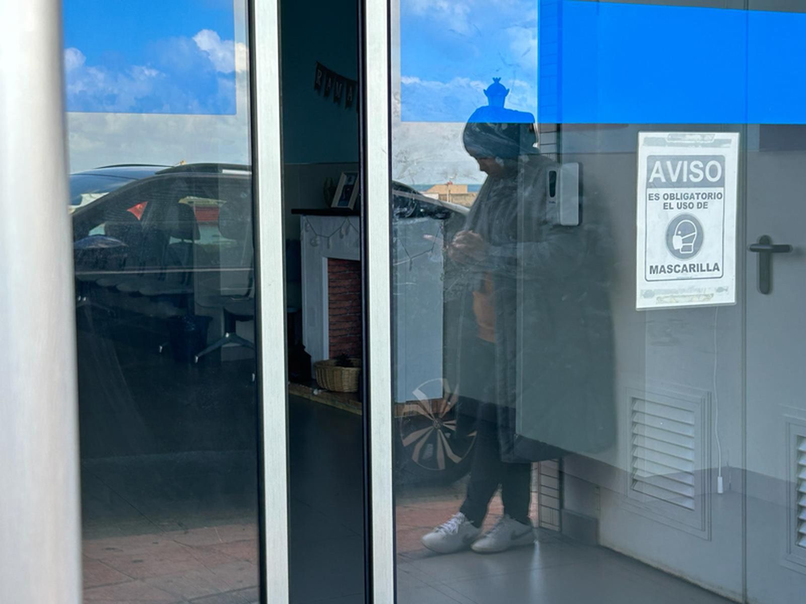 Los pacientes denuncian que la empresa no les dote de mascarillas y les obligue a comprarlas. / FOTO G.S.