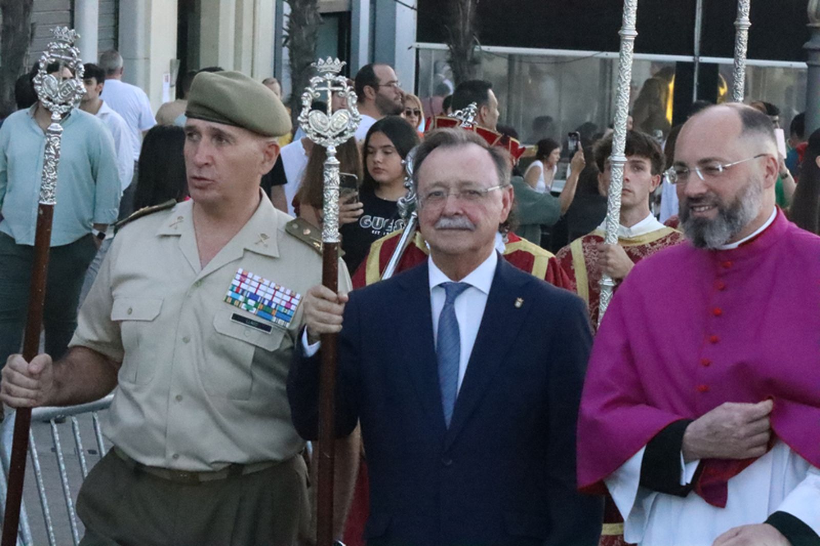 Autoridades militar, civil y eclesiástica en la procesión de San Daniel | FOTO REDUAN
