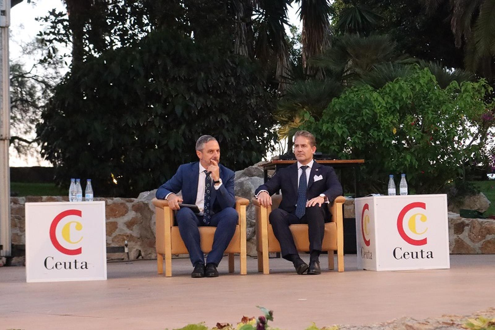 Así fue la imposición de la Medalla de Oro de la Cámara de Comercio a Juan Bravo. / FOTO REDUAN