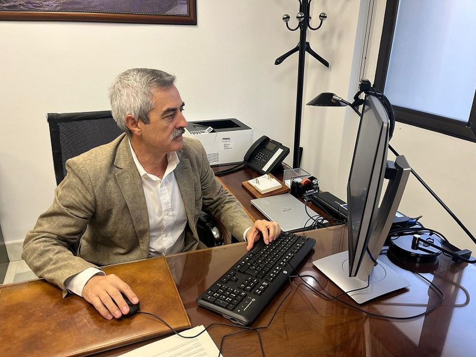 Francisco Gil, director provincial del SEPE en Ceuta durante una entrevista concedida a este diario. / FOTO J.A.G.