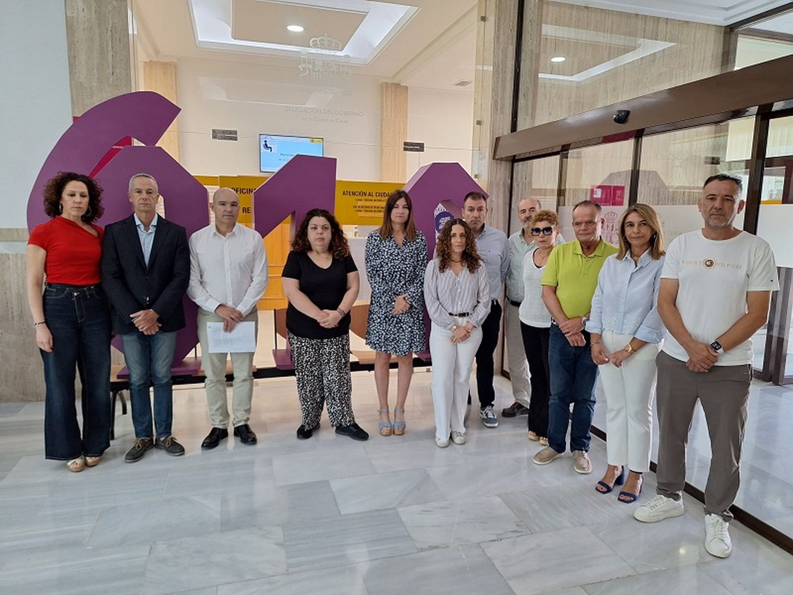Minuto de silencio en Delegación. / FOTO CEDIDA