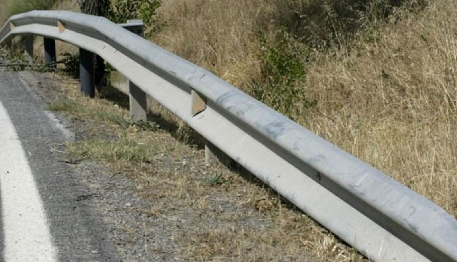 Imagen ilustrativa de un guardarraíl en mal estado. / FOTO RECURSO