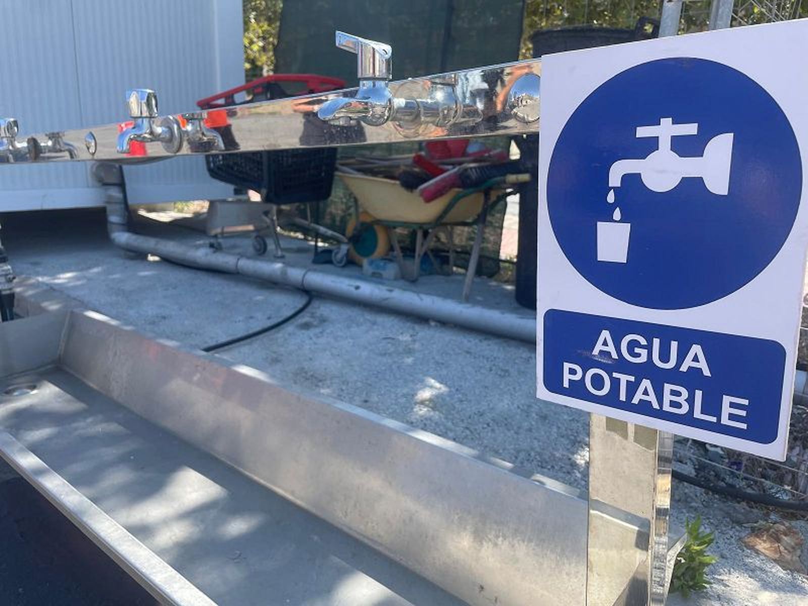 Fuente de agua potable cuya señalización “es escasa”. / FOTO REDUAN