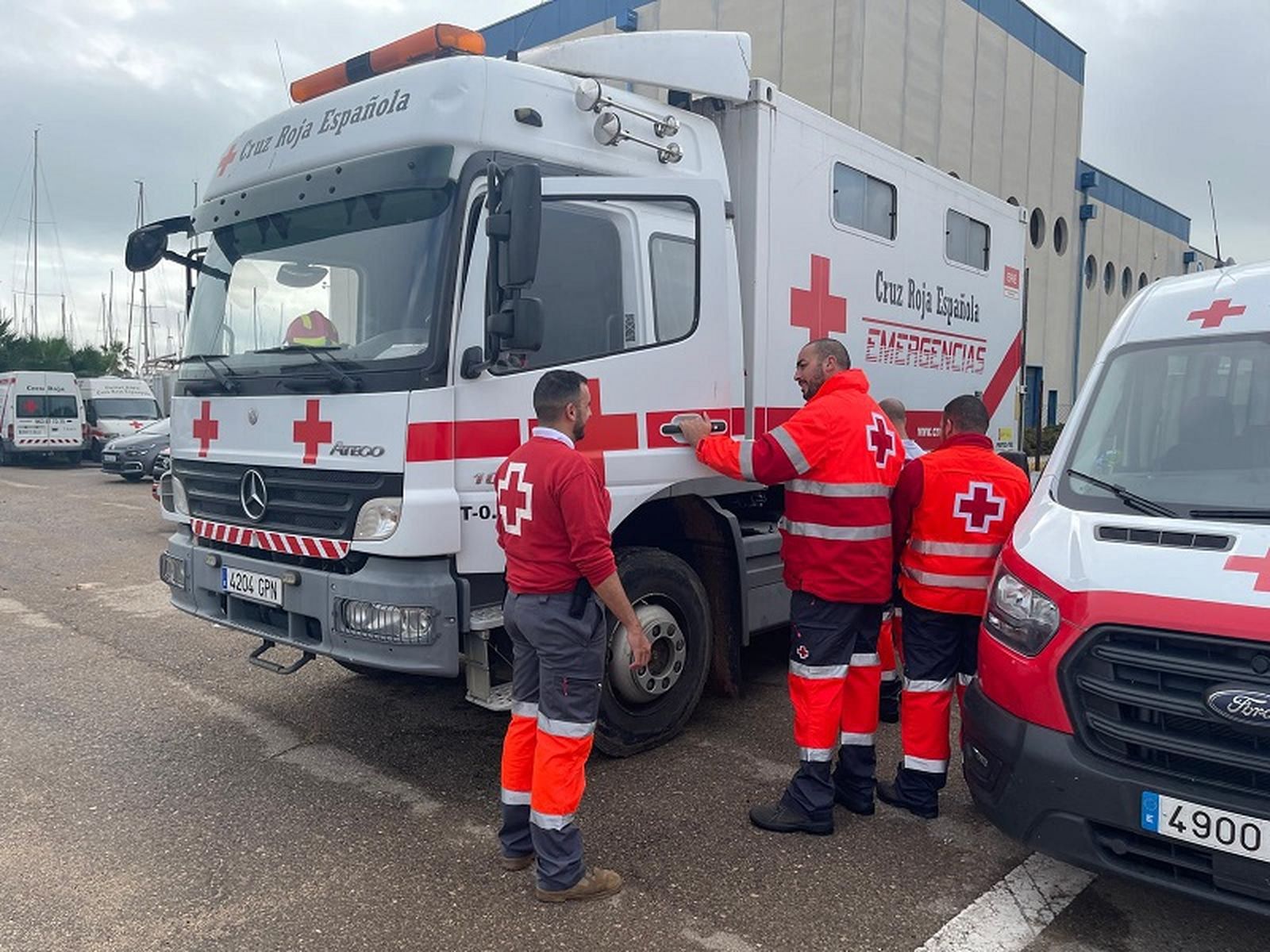 Cruz Roja Ceuta en una de las zonas afectadas por la DANA | FOTO CEDIDA CRUZ ROJA CEUTA