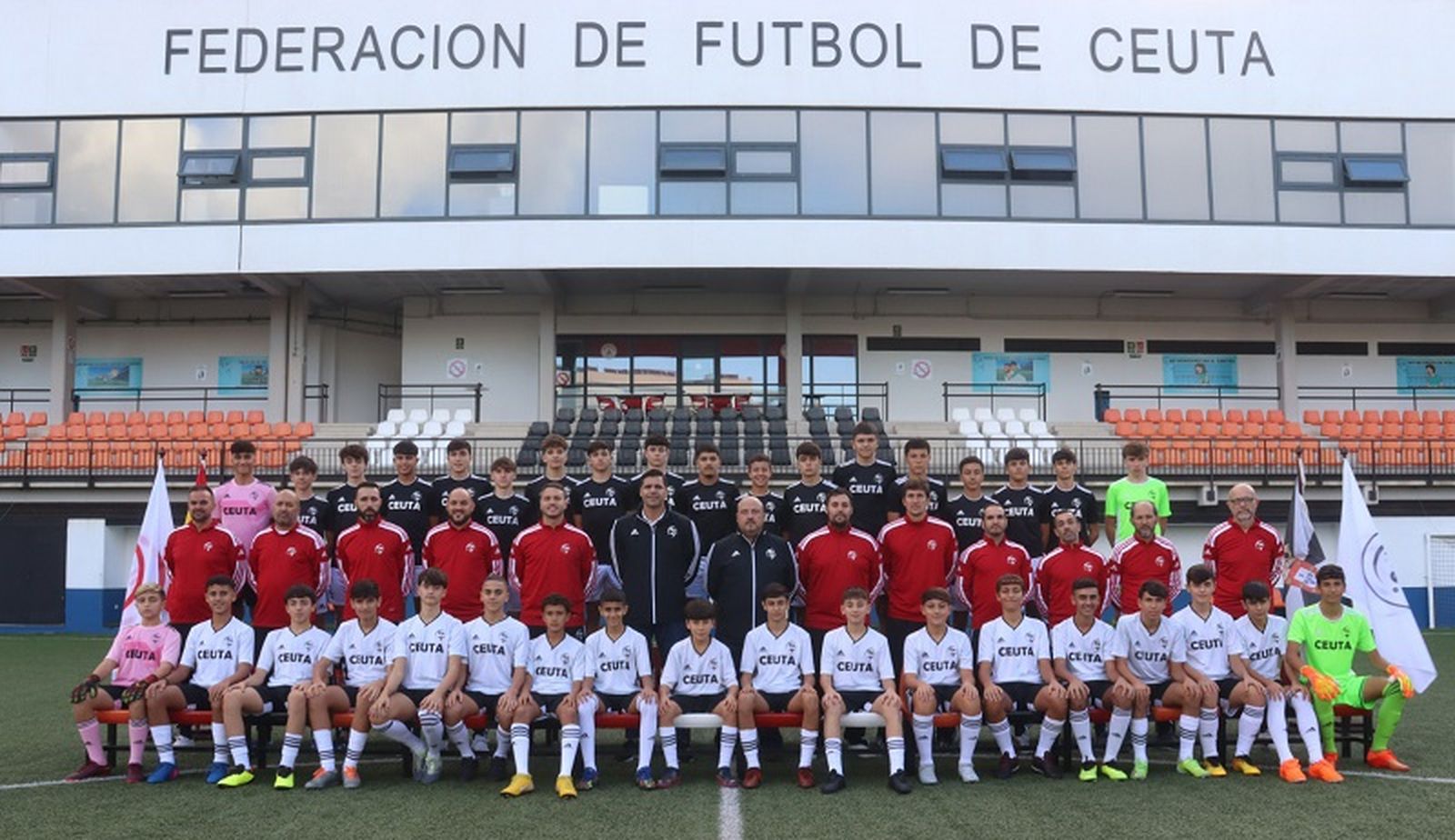 Foto oficial de las selecciones de Ceuta que comenzarán a competir por la clasificación durante este fin de semana. / FOTO RFFCE