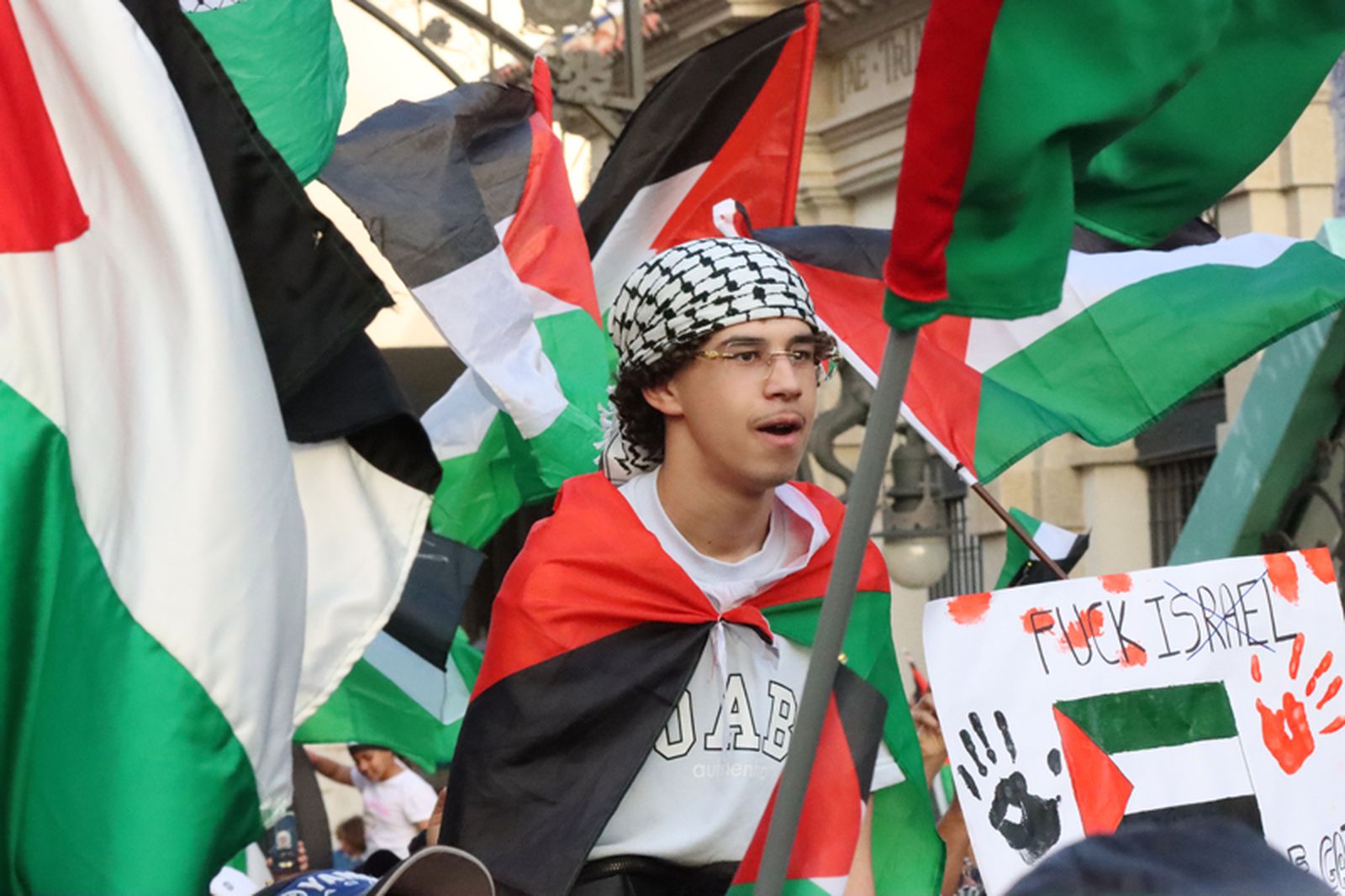 Uno de los manifestantes durante la última marcha de Ceuta por Palestina. / FOTO REDUAN