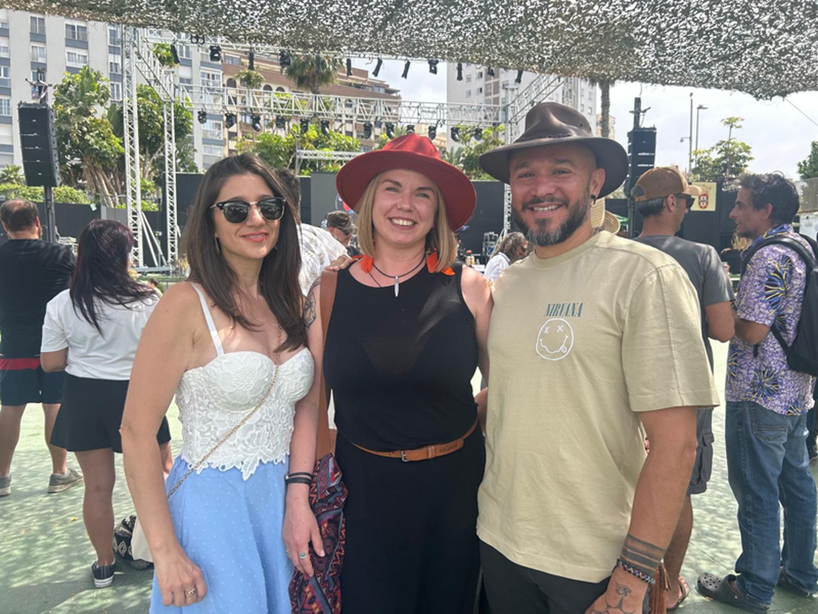 Elena, Bárbara y Andersen durante el festival Caballa Rock. / FOTO G.S.