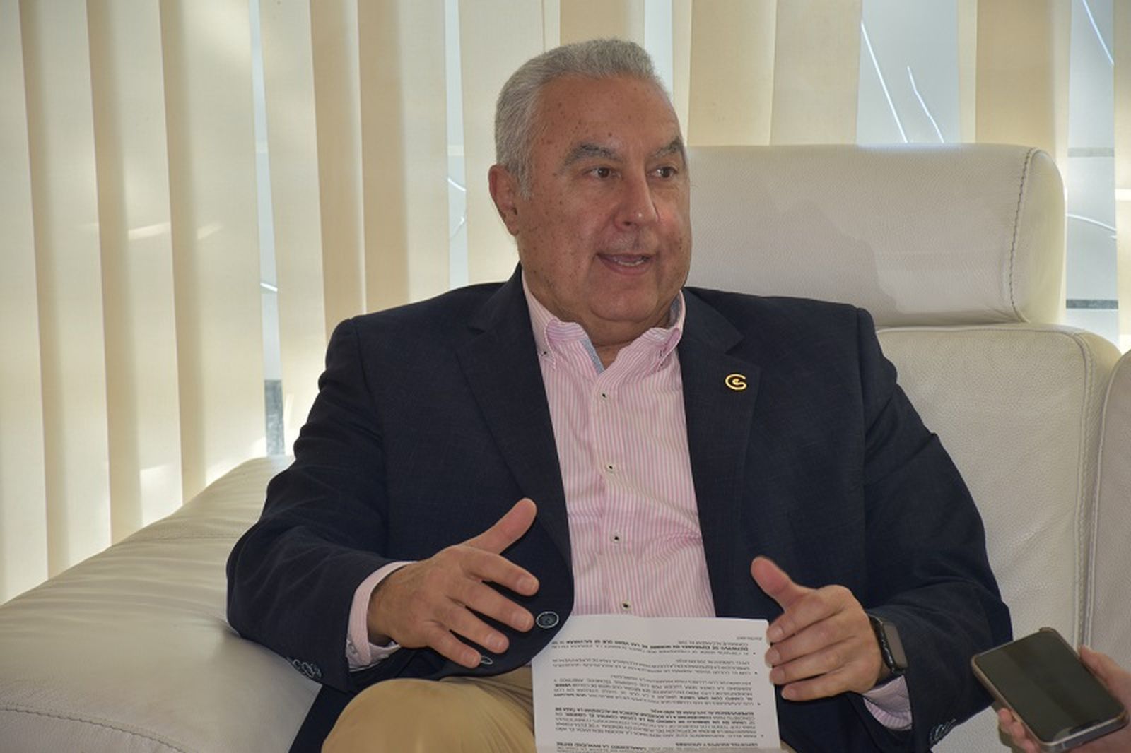 El presidente de la AECC en Ceuta, Jesús María Ferreiro, durante una entrevista con El Pueblo. / FOTO NICOL´S