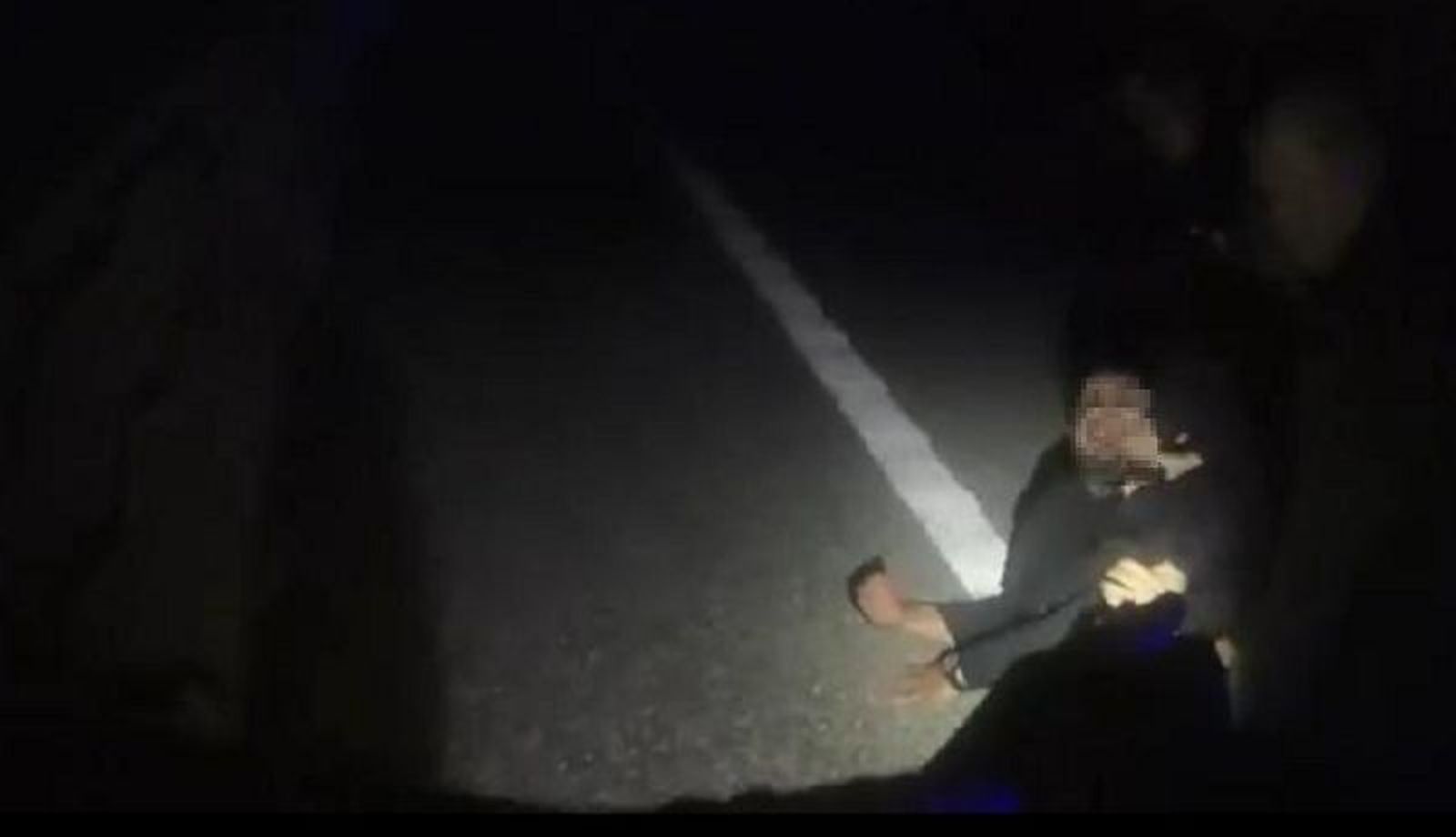 Imágenes del vídeo que grabó un agente tras disparar su pistola taser contra el ceutí M.E.A. el pasado febrero. / FOTO EL PUEBLO