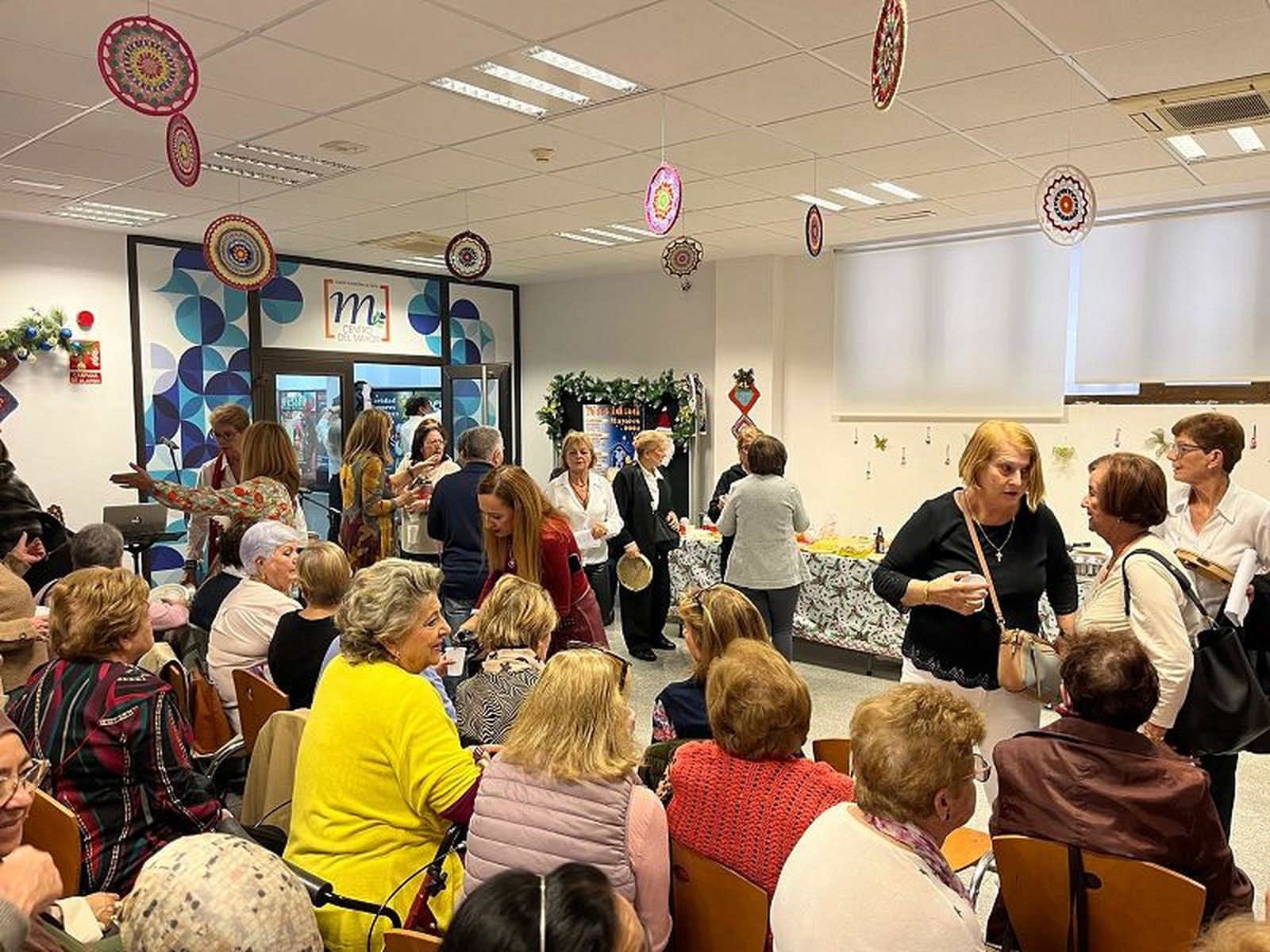 Inauguración de la Navidad en el Centro del Mayor de la Plaza de los Reyes./ FOTO J.A.G.