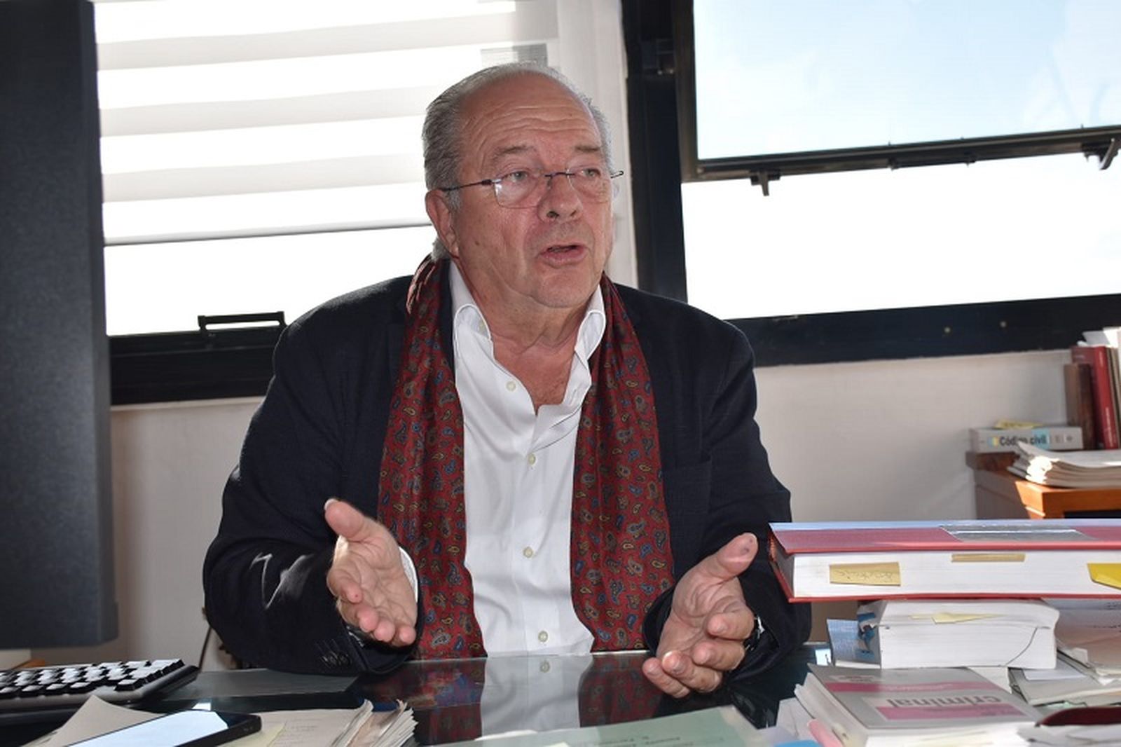 El juez Fernando Tesón en su despacho. / FOTO NICOL'S