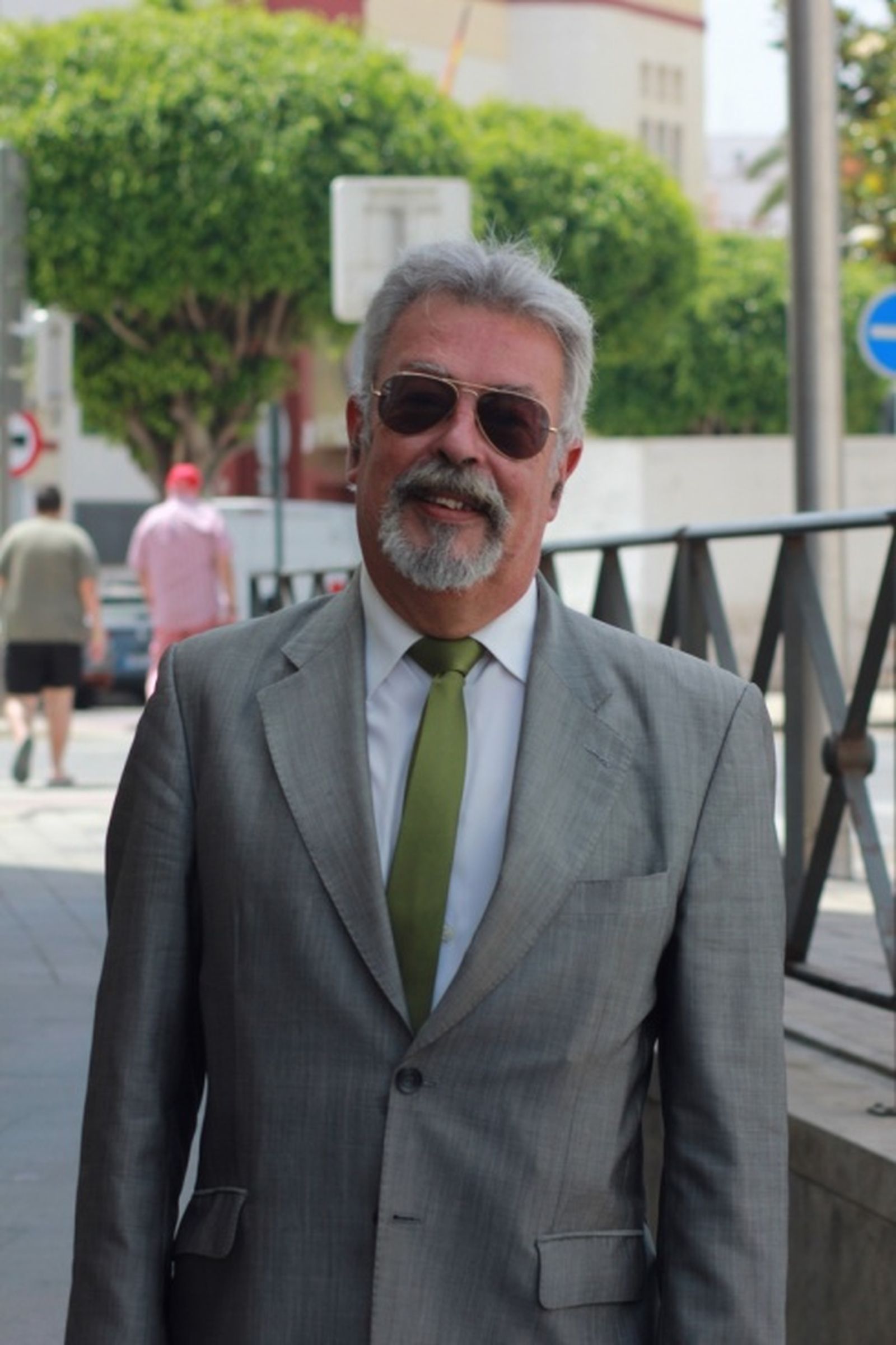 Estanislao Naranjo en el centro de Ceuta antes de la entrevista con este diario. / FOTO S.C.