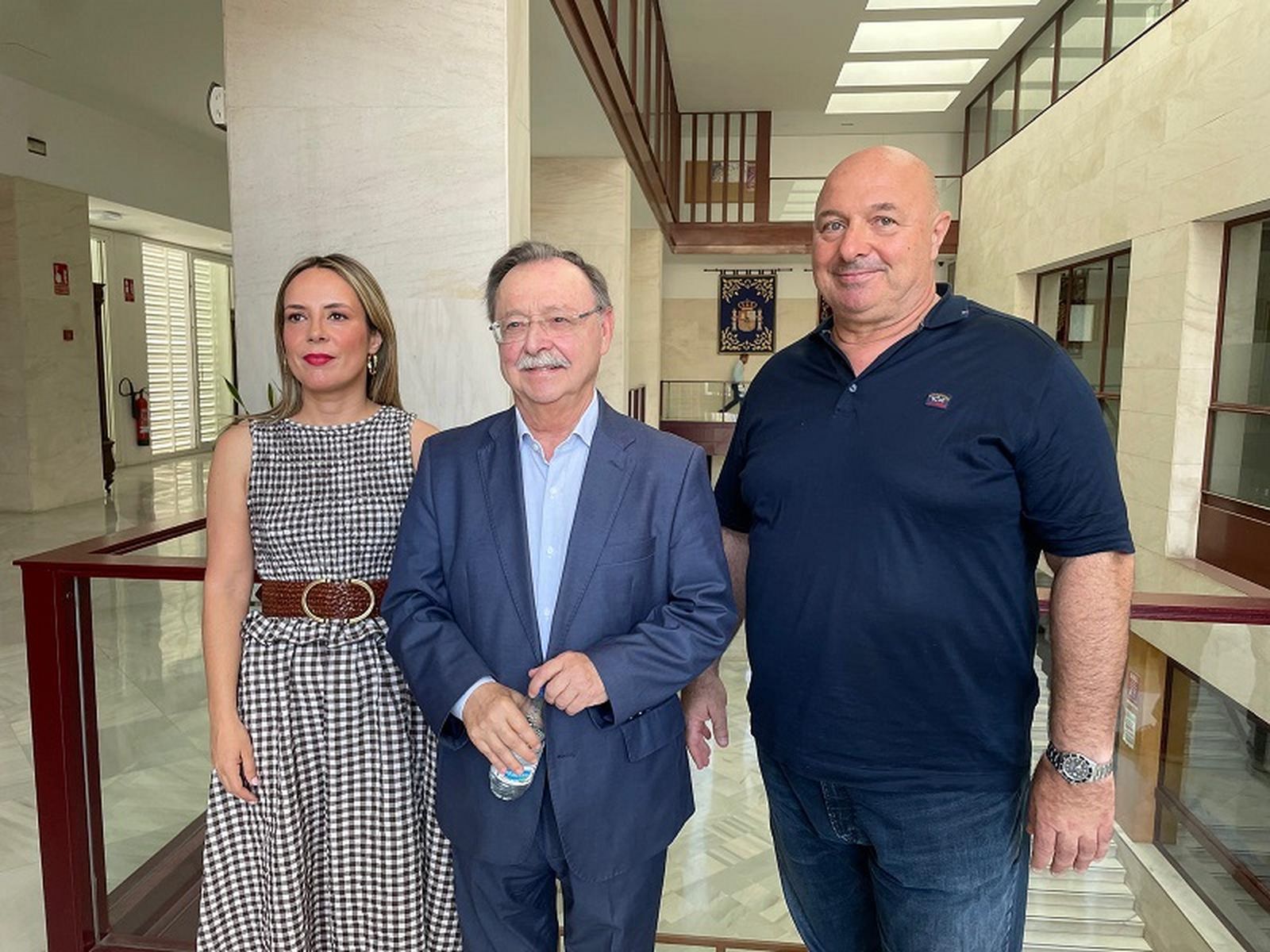 Vivas y los consejeros este viernes. / FOTO REDUAN