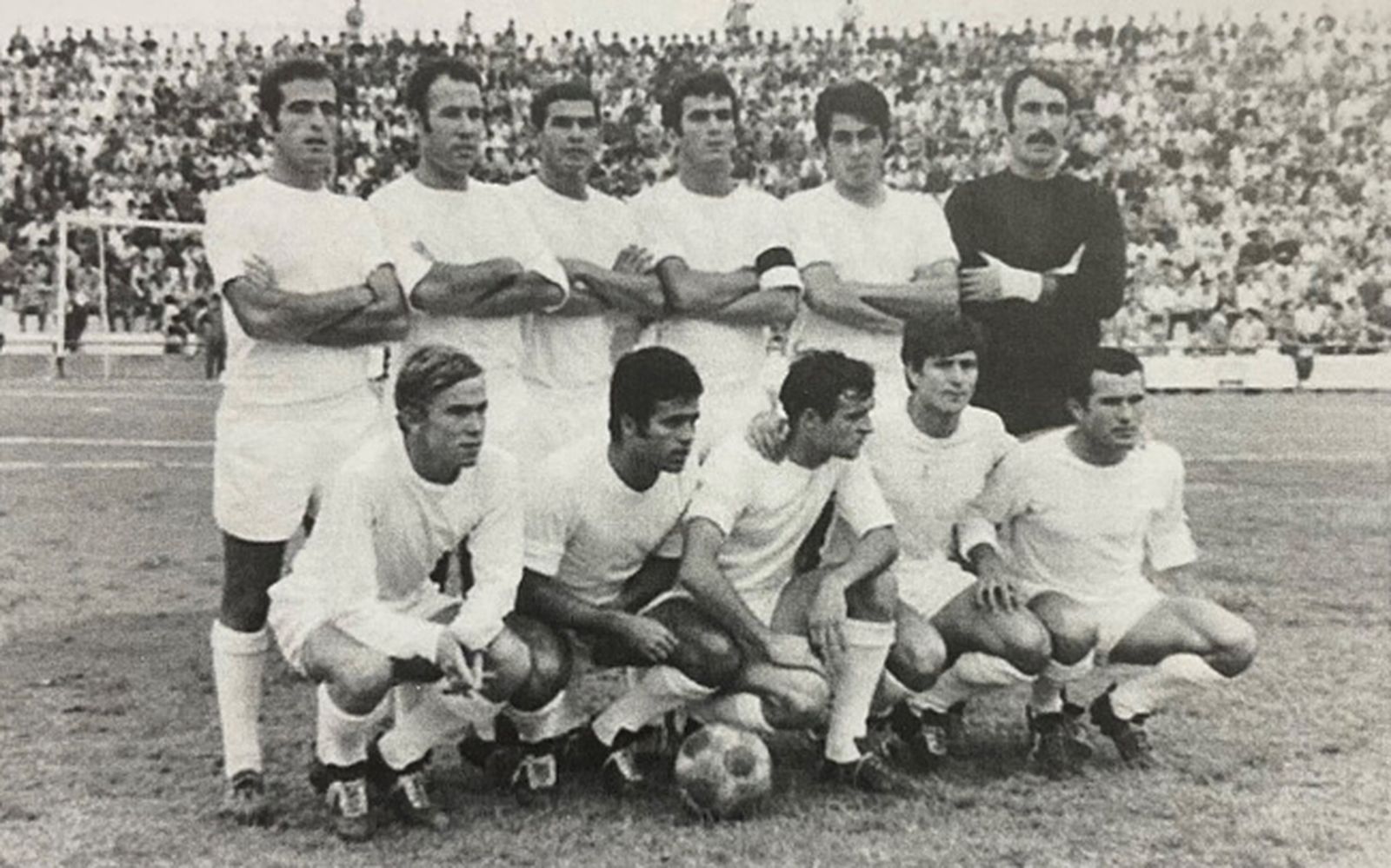 Temporada 70-71. De izquierda a derecha y de arriba abajo: Velasco, Román, Lolín, Rafaelin, Barrientos , Echevarría;  Alcalá, Quinichi, Ormaza, Lima y Zacarizo.  / FOTO CEDIDA