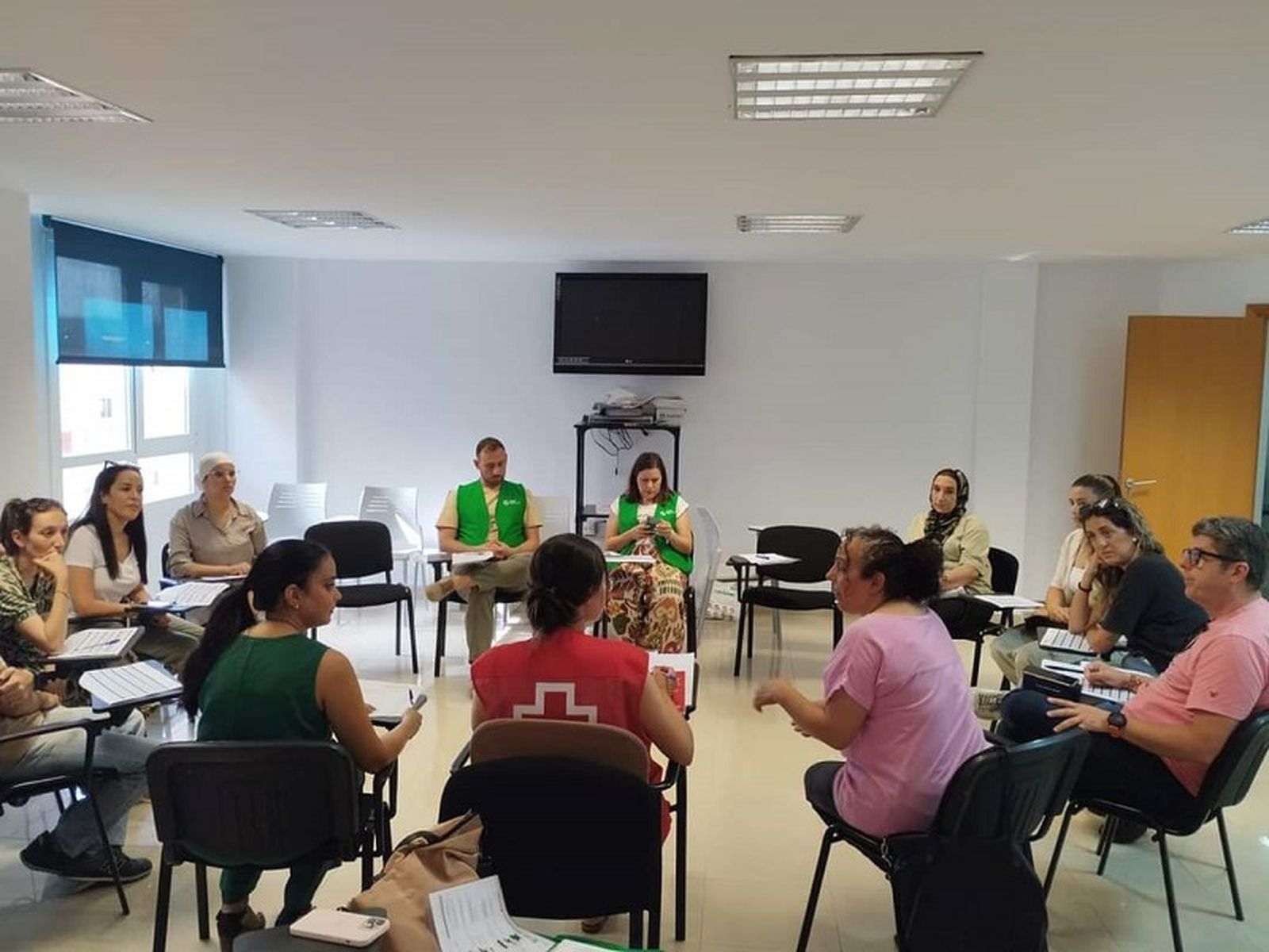 Reunión para el diseño de la X Escuela Abierta de Verano 2024 en la Consejería de Asuntos Sociales./ FOTO CRUZ ROJA