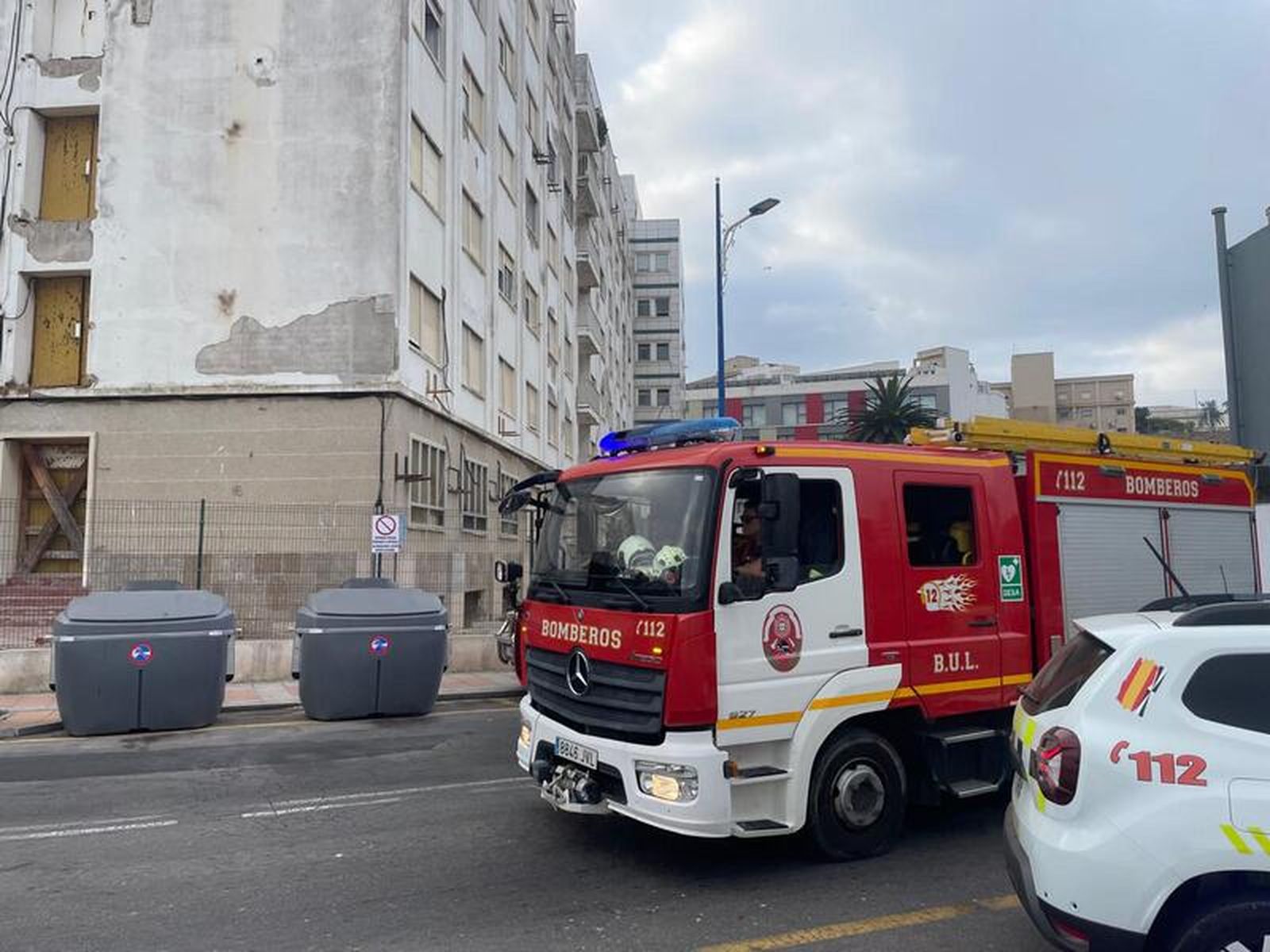 1105_bomberos-ceuta-incendio-cruz-roja-hospital-9