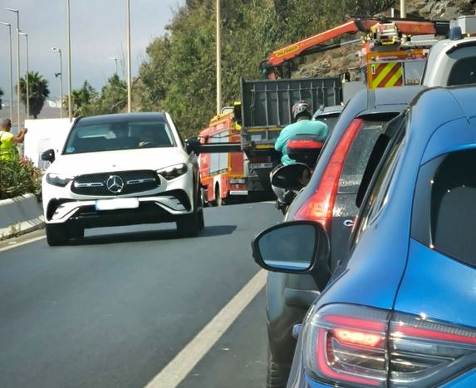 La grúa, trabajando en el lugar de los hechos / Foto Nicol's