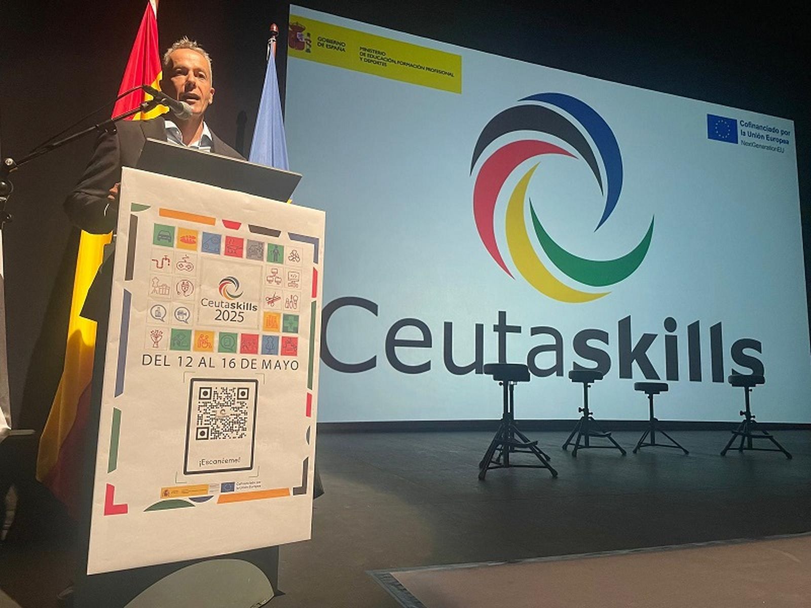 El director provincial de Educación, Miguel Señor, durante la inaguración de las Ceuta Skills. / FOTO REDUAN
