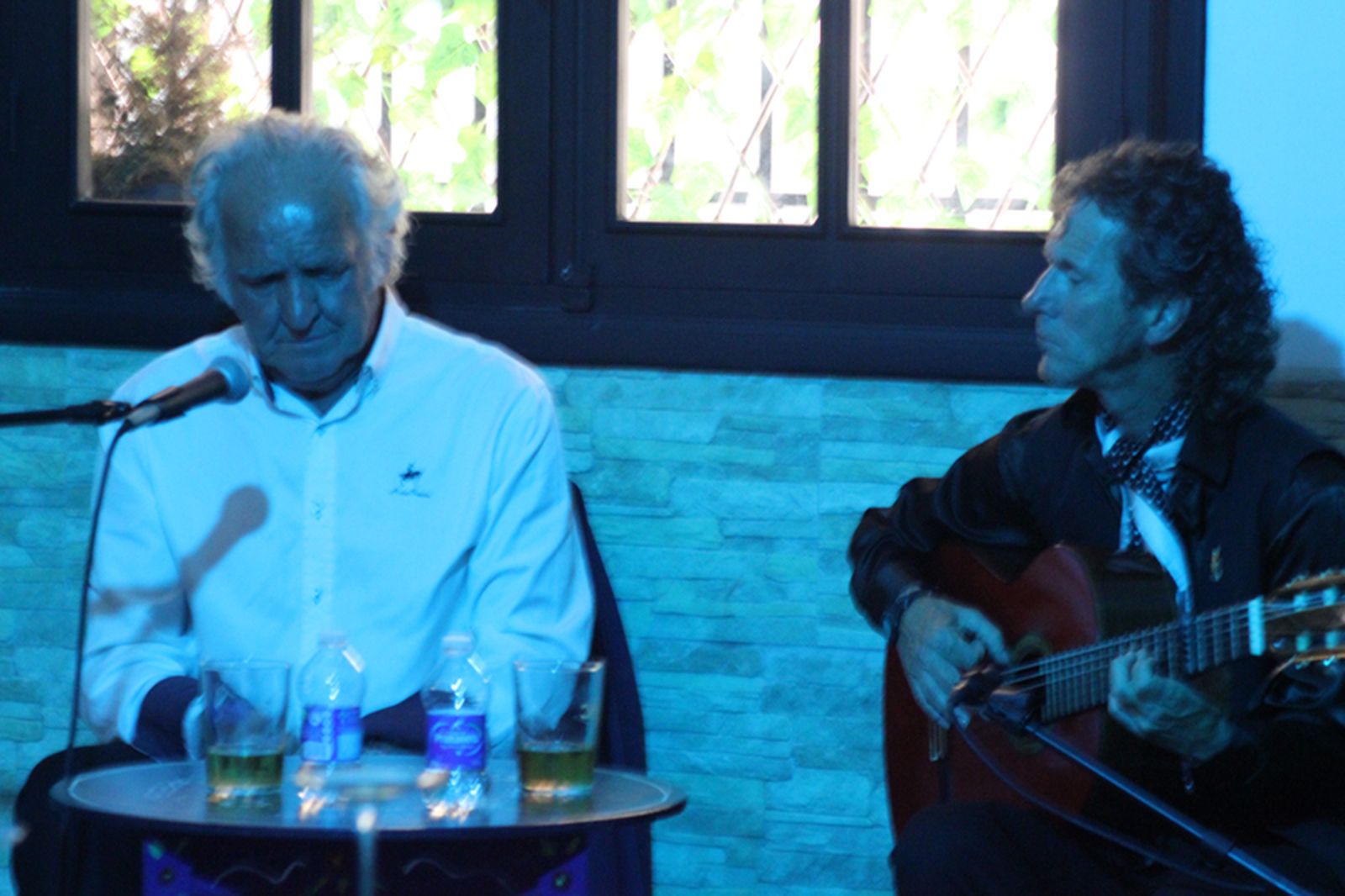 Cantes abandolaos en la Tertulia de Antonio ‘el Hueso’ y al toque José Carlos Torres. / FOTO S.C.